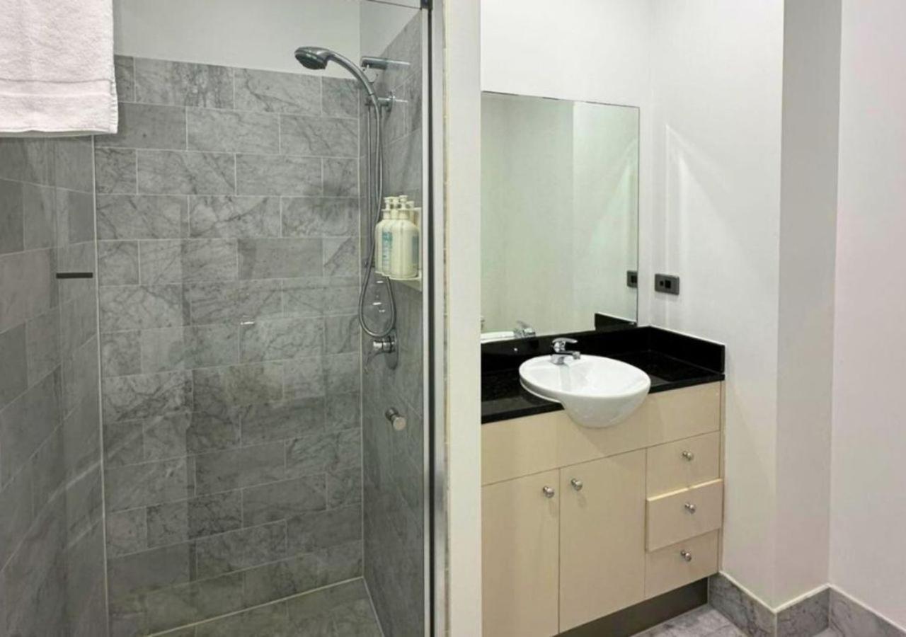 Luxury 2 Bedroom Retreat With Pool And Gym Access