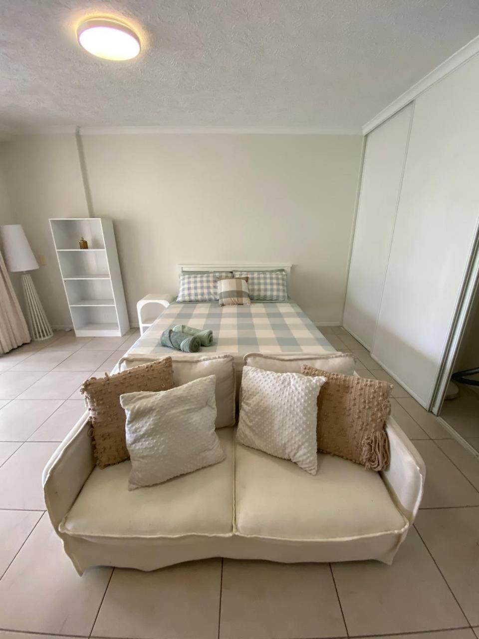 Comfy 1bed And 1 Futon In Heart Of Apartment