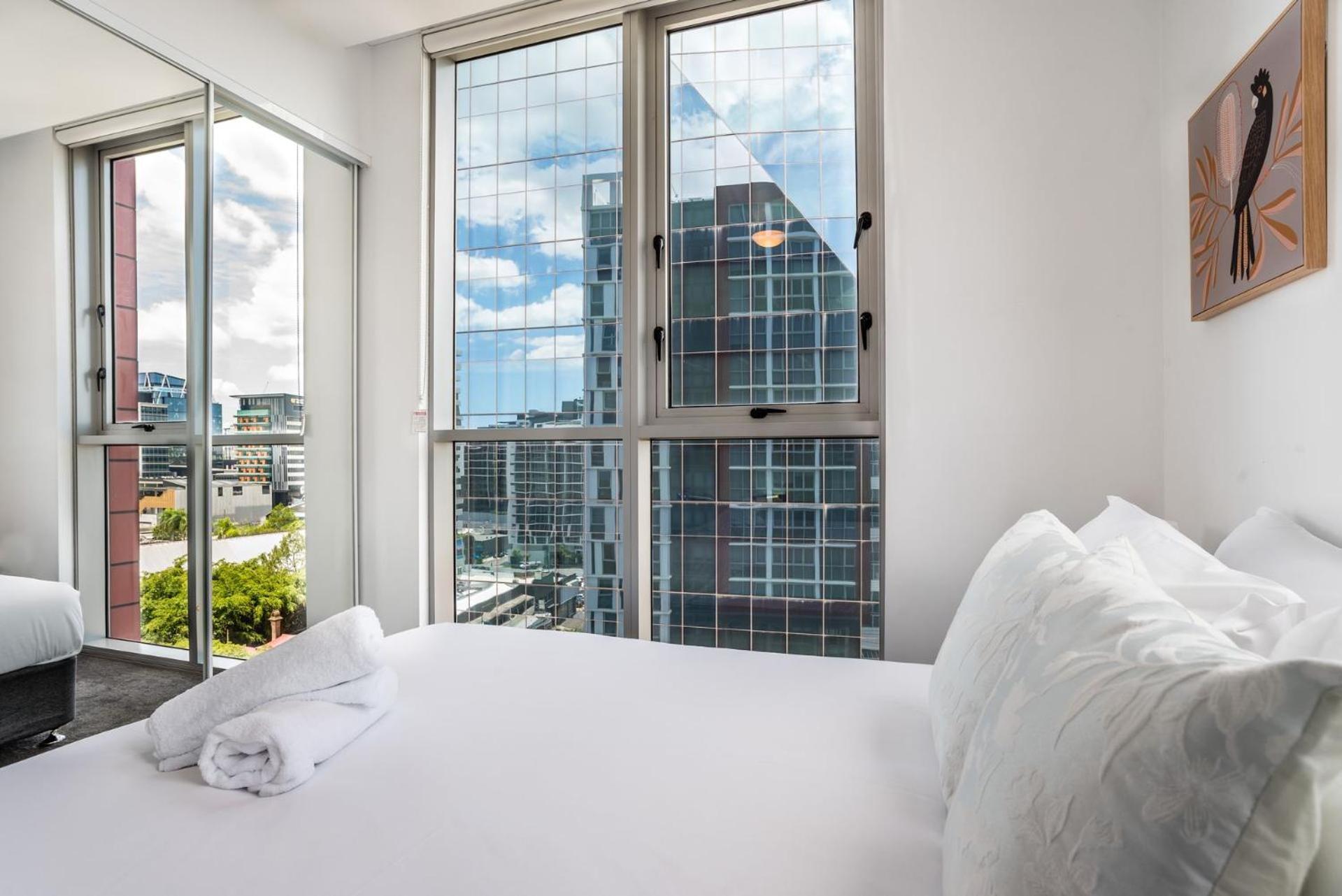 Brookes Hideaway With Pool & Gym Brisbane