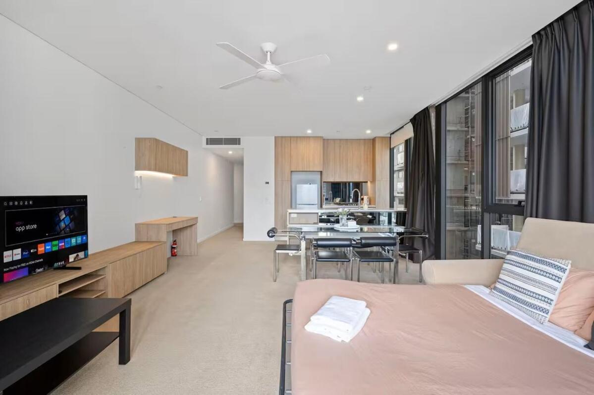 Apartment Level 10 Views 2br With Private Balcony & Parking Brisbane