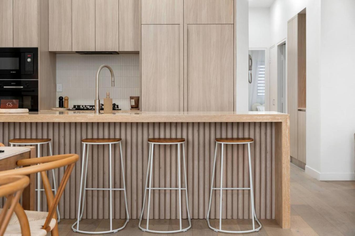 Dune Designer 2 Bedroom With River Views Parking Pool Apartment *