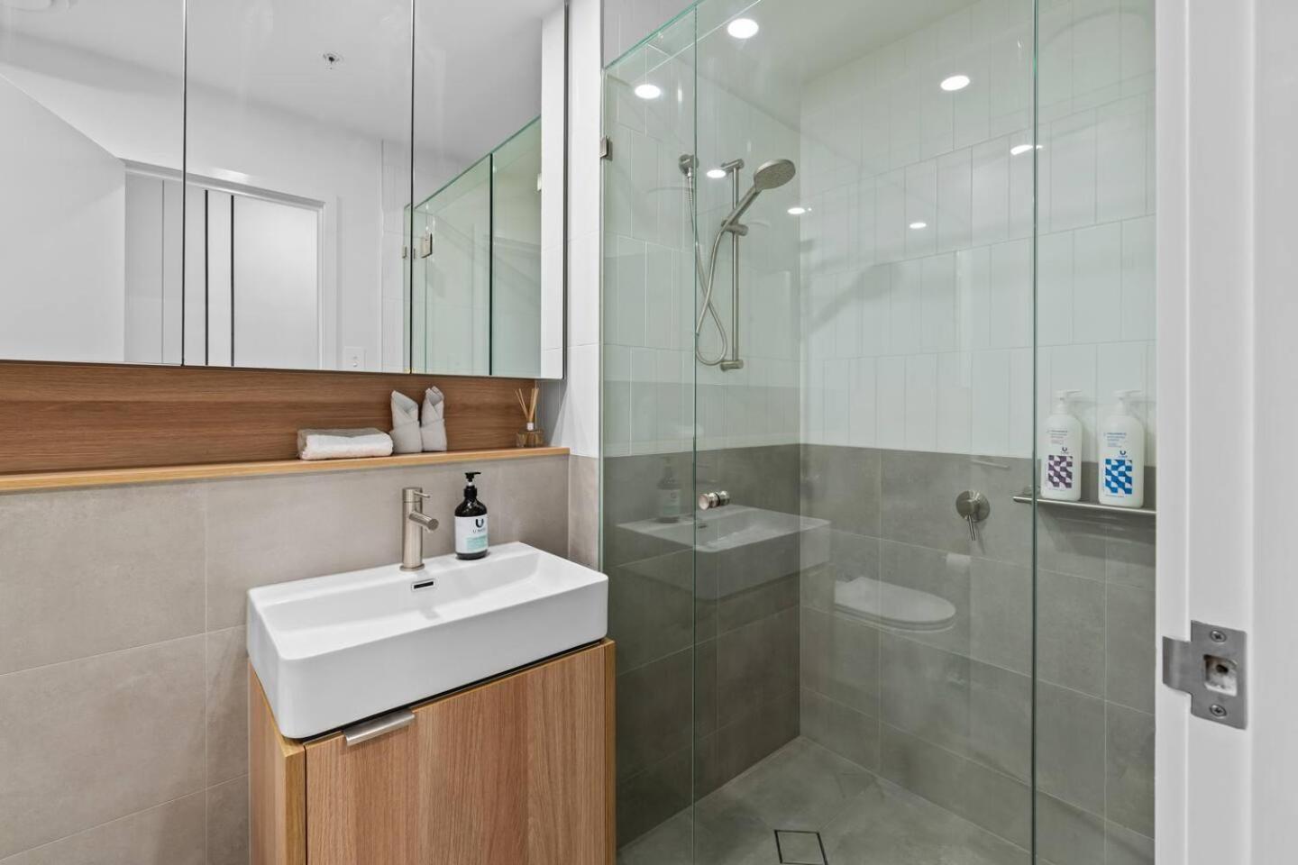 Heart Of Riverview Balcony Pool And Bbq Apartment Brisbane