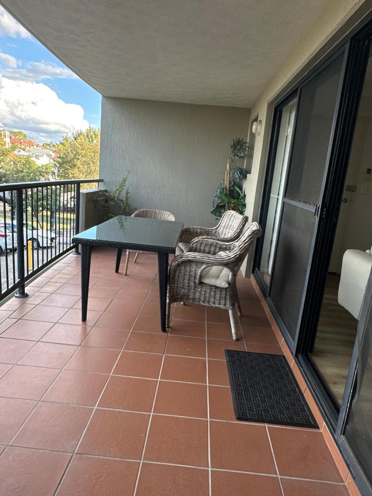 West End Spacious 2bed, 2bath With Secure Parking Brisbane