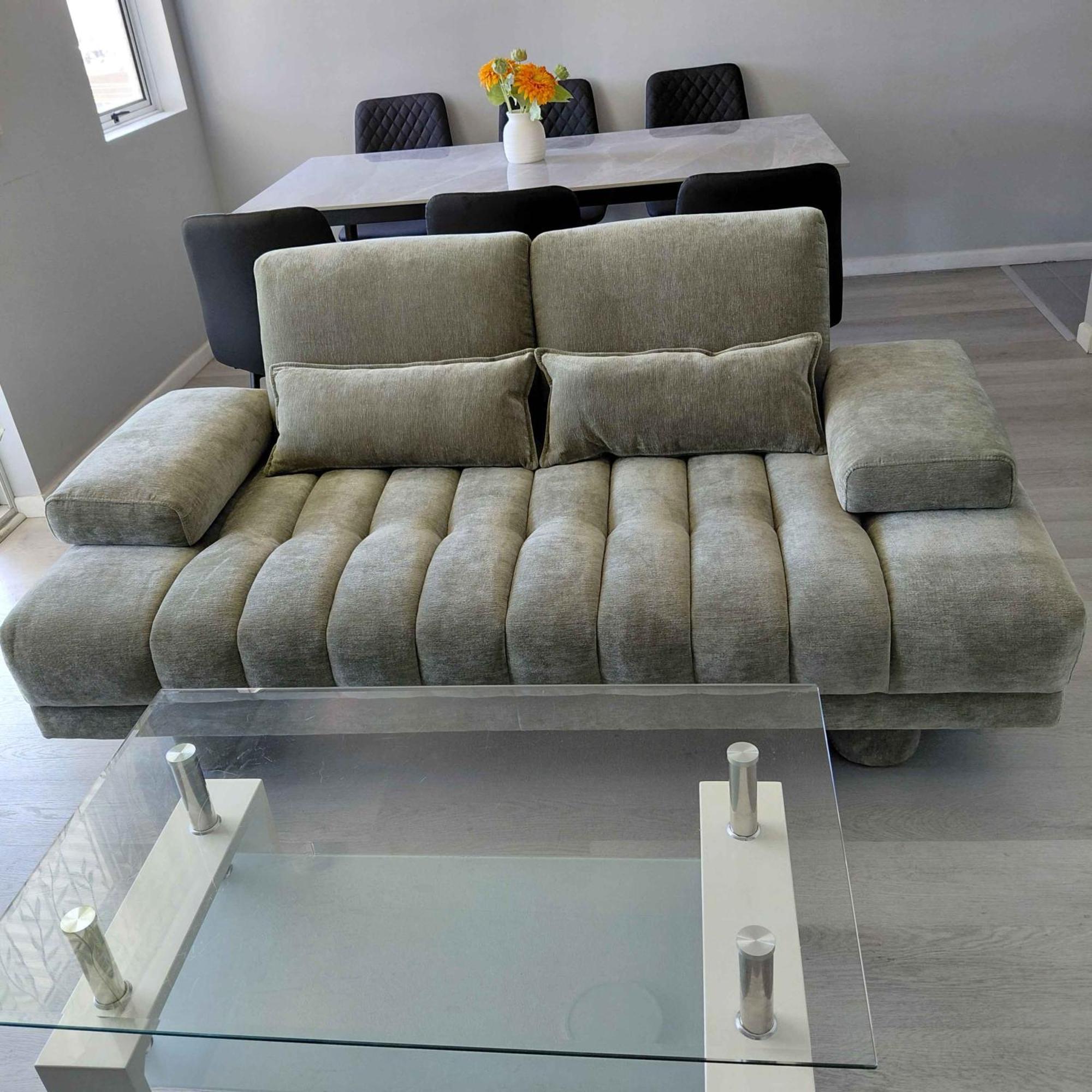 Riverfront Duplex With Unbeatable Connectivity Apartment