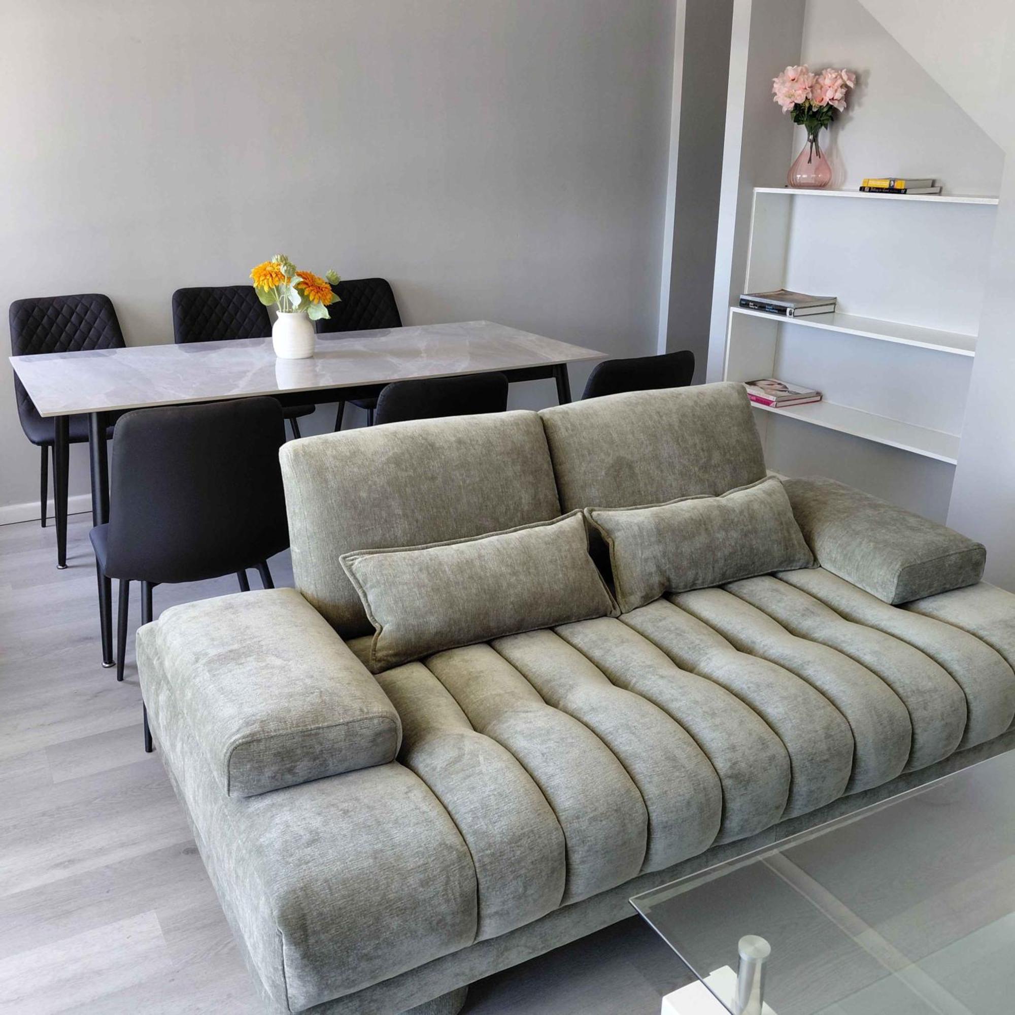 Riverfront Duplex With Unbeatable Connectivity Apartment *