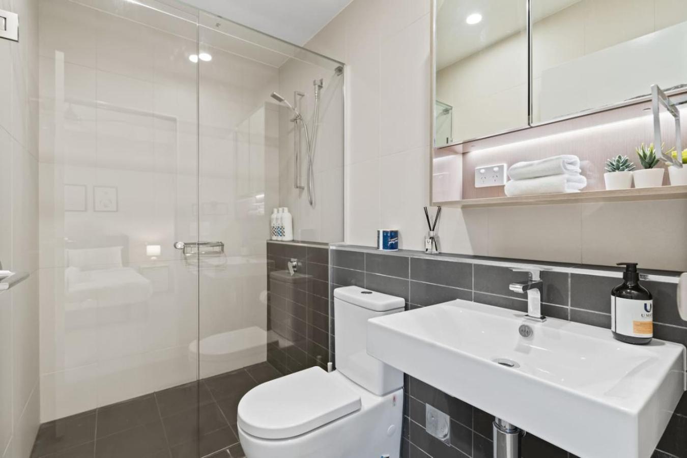 Modern 2br Easy Access To Everywhere *