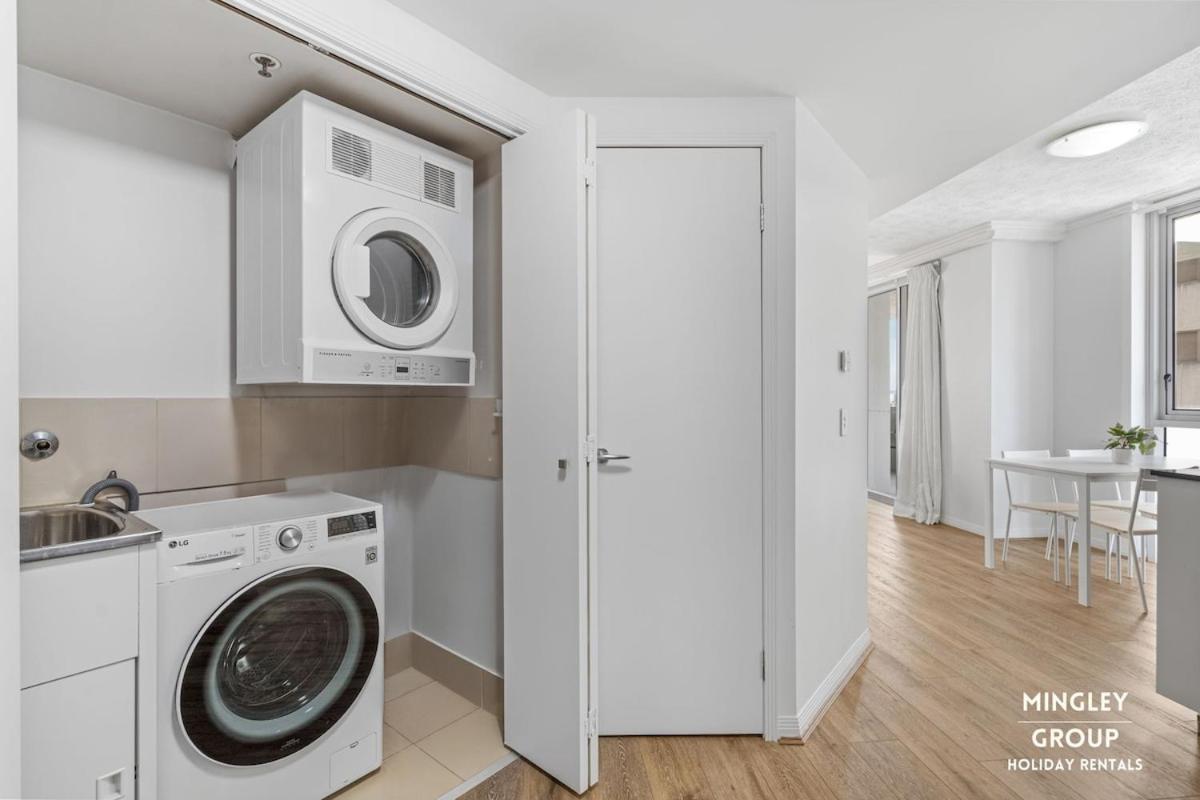 Modern 2b With In Centre * Brisbane