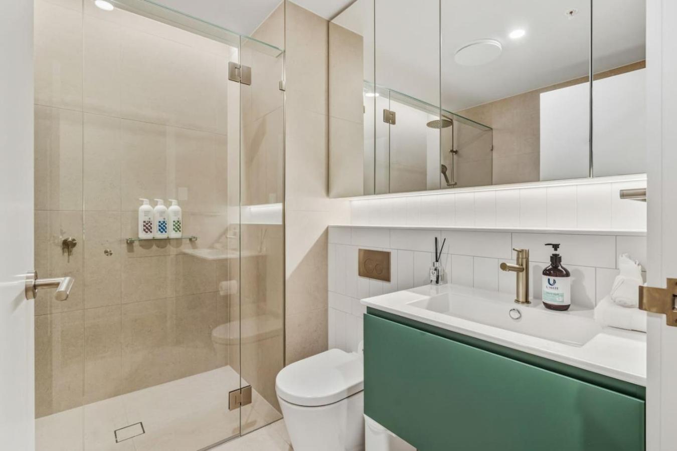 Modern 2br Retreat Heart Of Vibrant West End