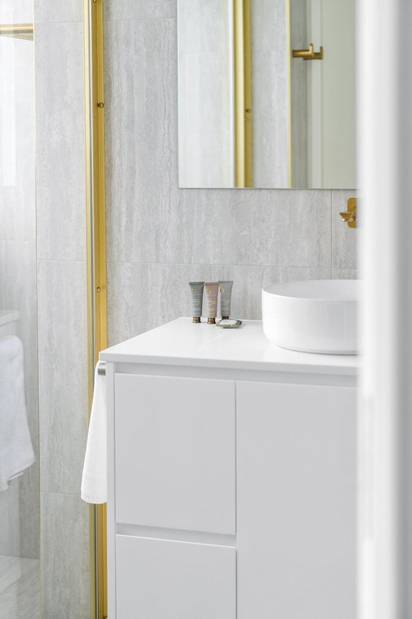 Bright Inner-city Near River View Apartment Brisbane