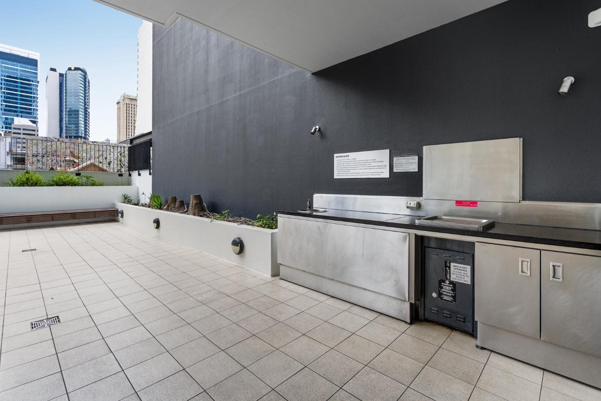Bright 1-bed Retreat In Charlotte Towers * Brisbane