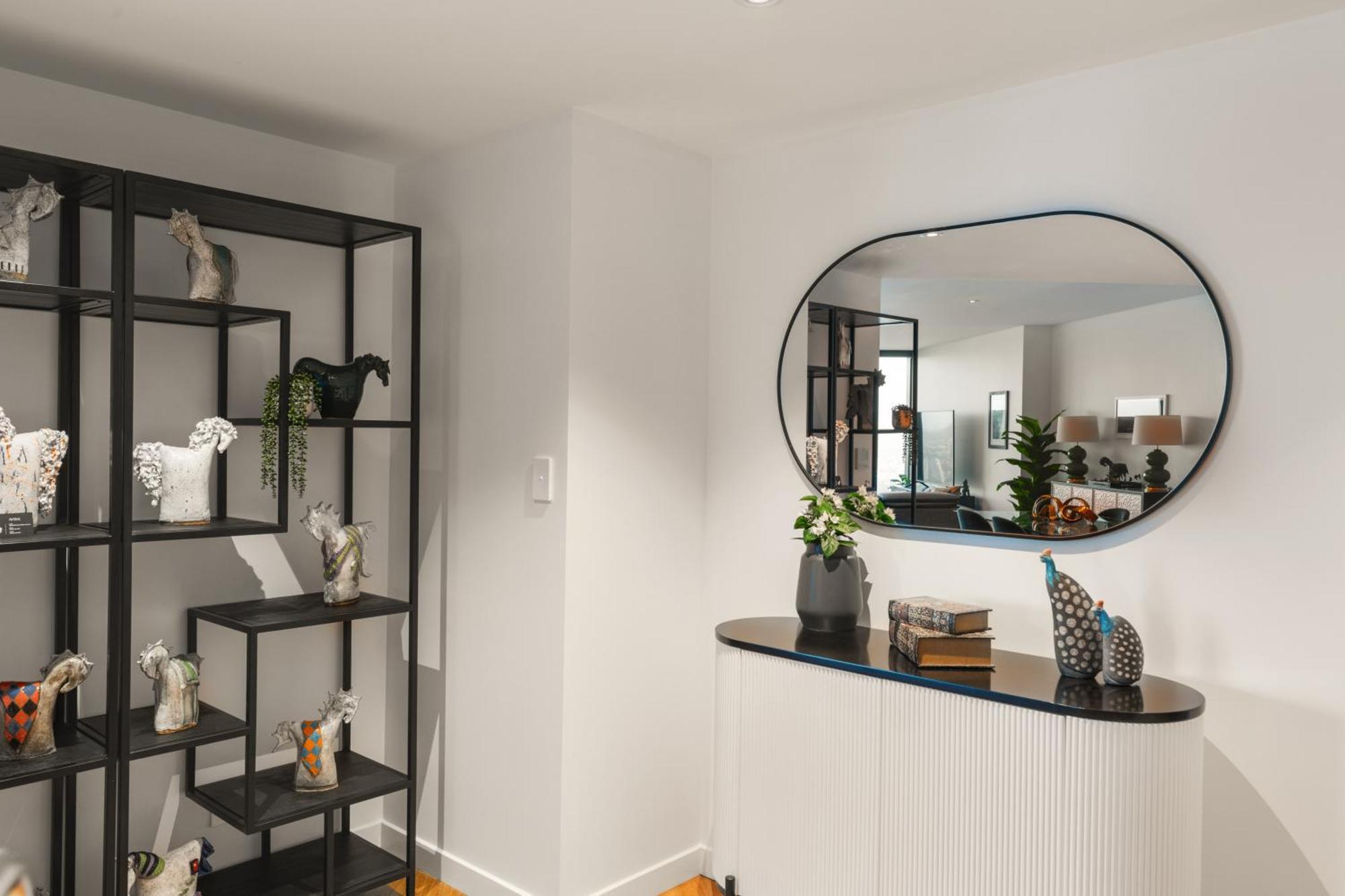 Skylight With Free Parking *