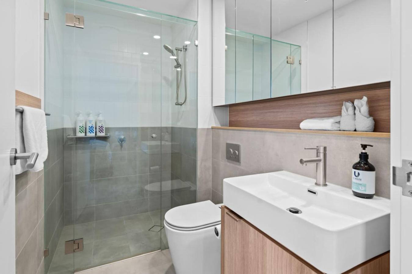 Heart Of Riverview Balcony Pool And Bbq