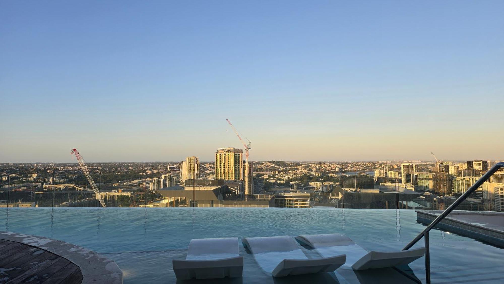Fv 1br With Rooftop Pool Brisbane