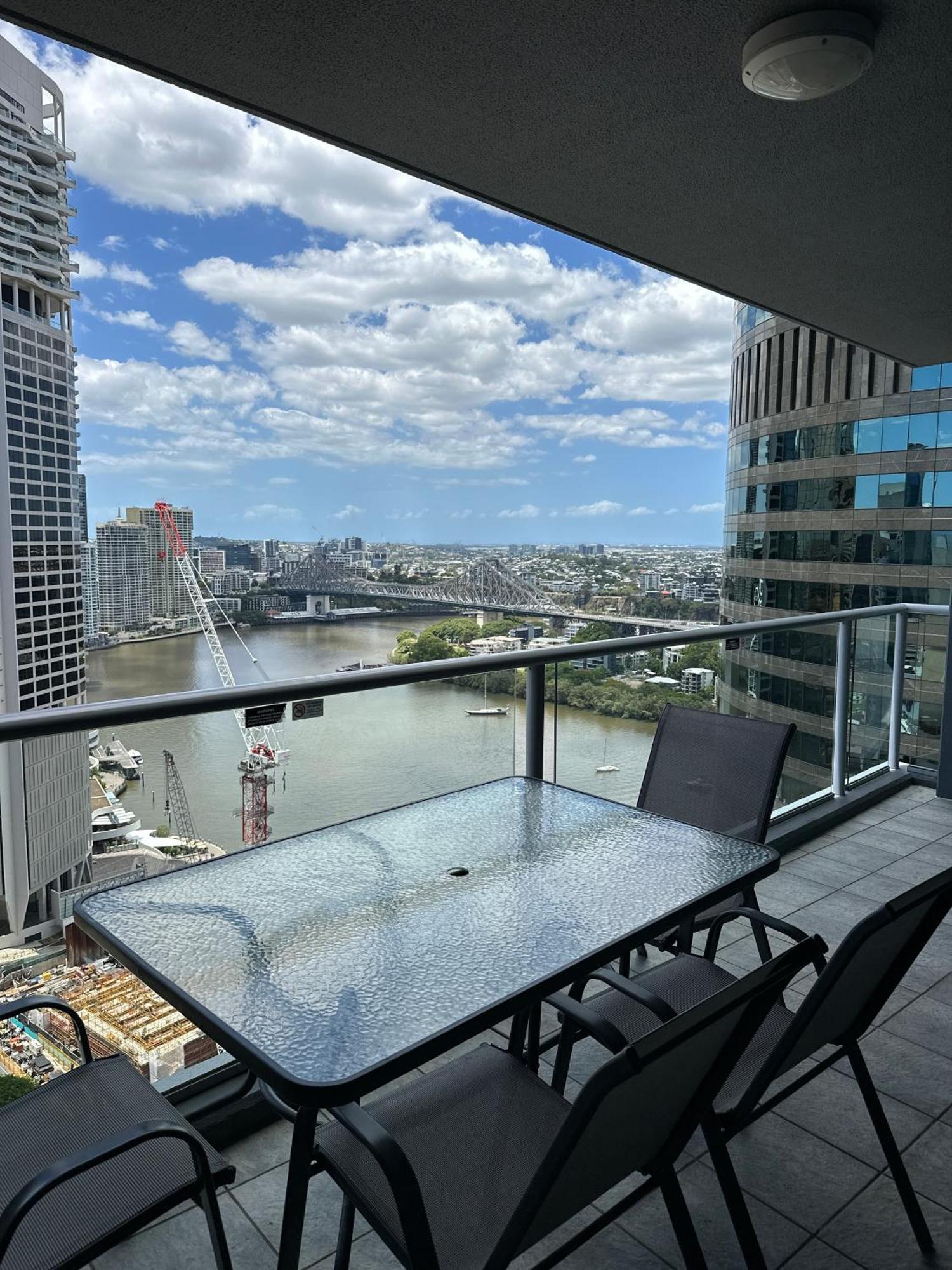 Apartment Modern Escape In The Heart Of With An Amazing River View!