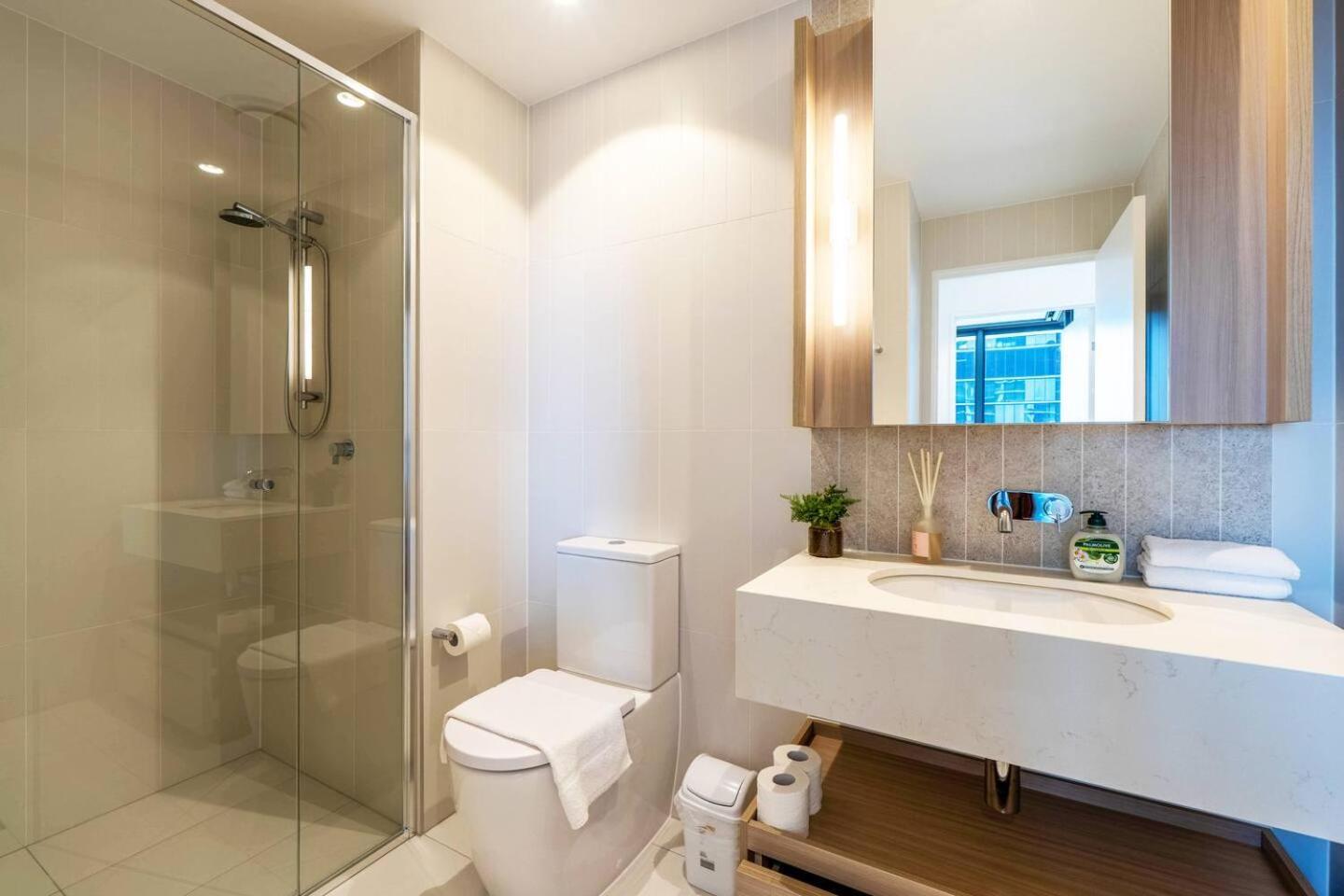 Apartment 1br Queens Wharf Charm With Balcony Views - Lv 15