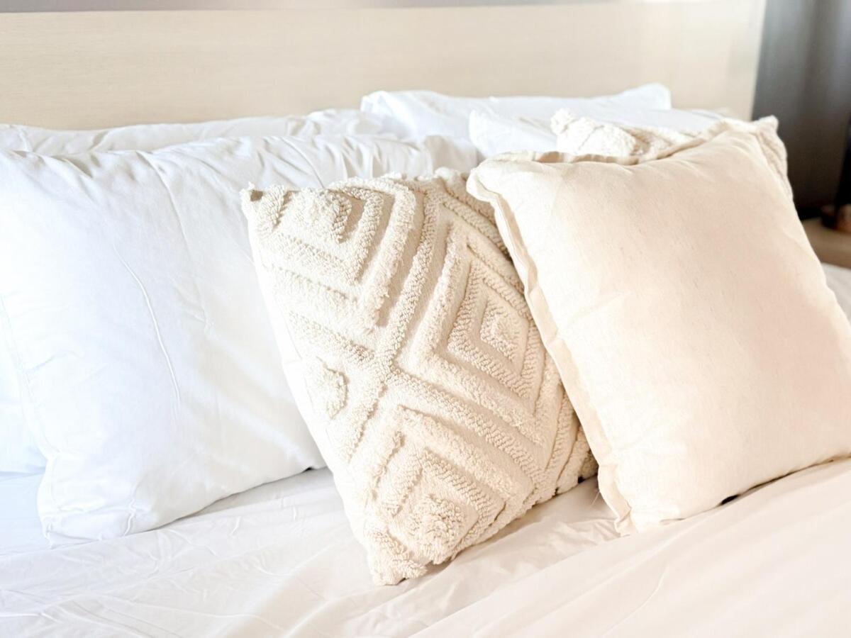 Direct Story Bridge Views - Sleeps 6 - Parking - Apartment Brisbane