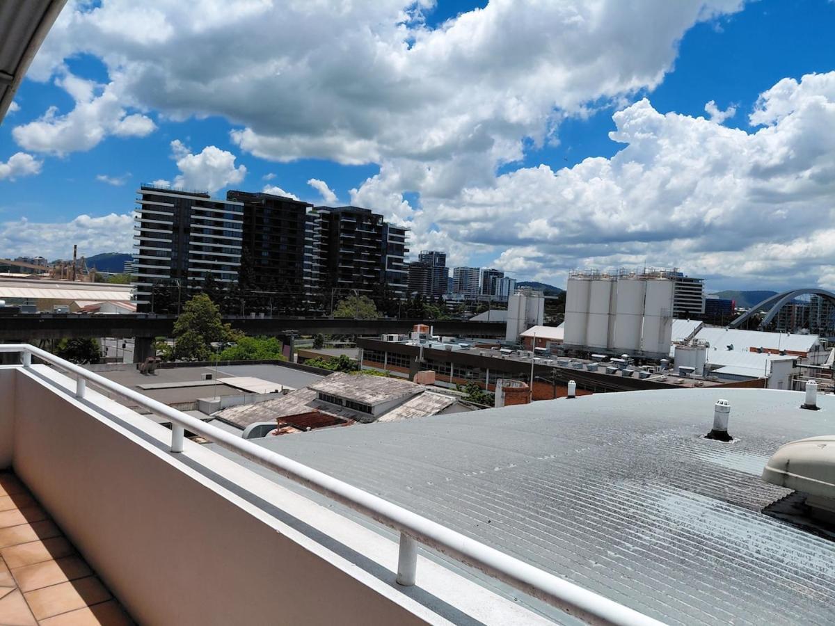 Riverfront Duplex With Unbeatable Connectivity *