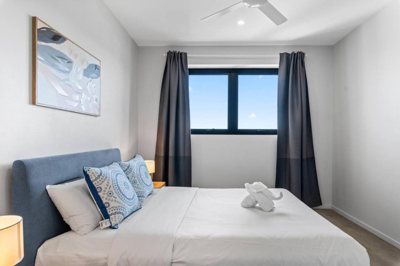 2br Modern With Balcony Great Location Apartment