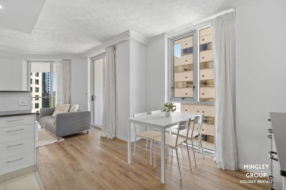 Modern 2b With In Centre Brisbane