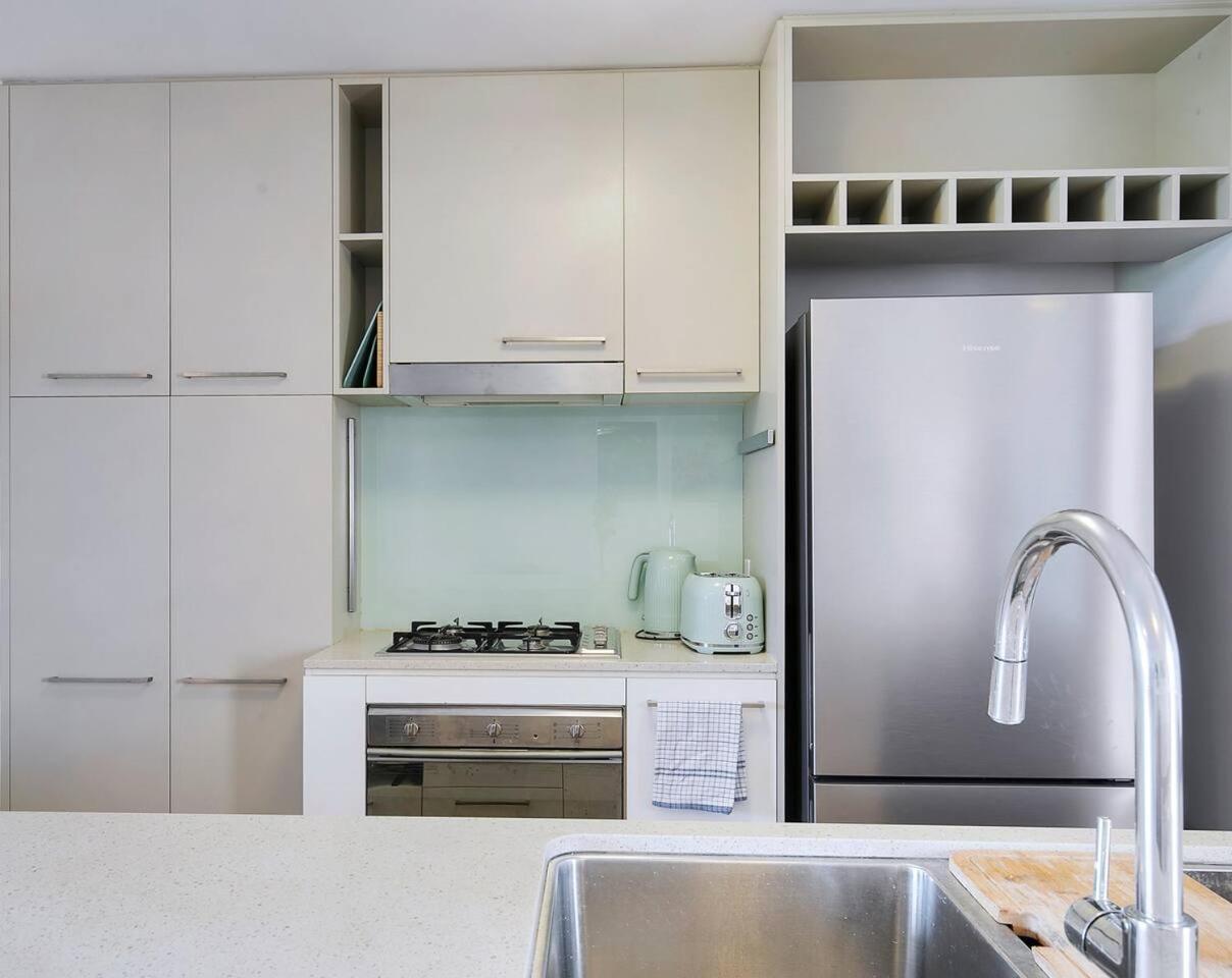 Bulimba Solace - Poolside Living By River Brisbane