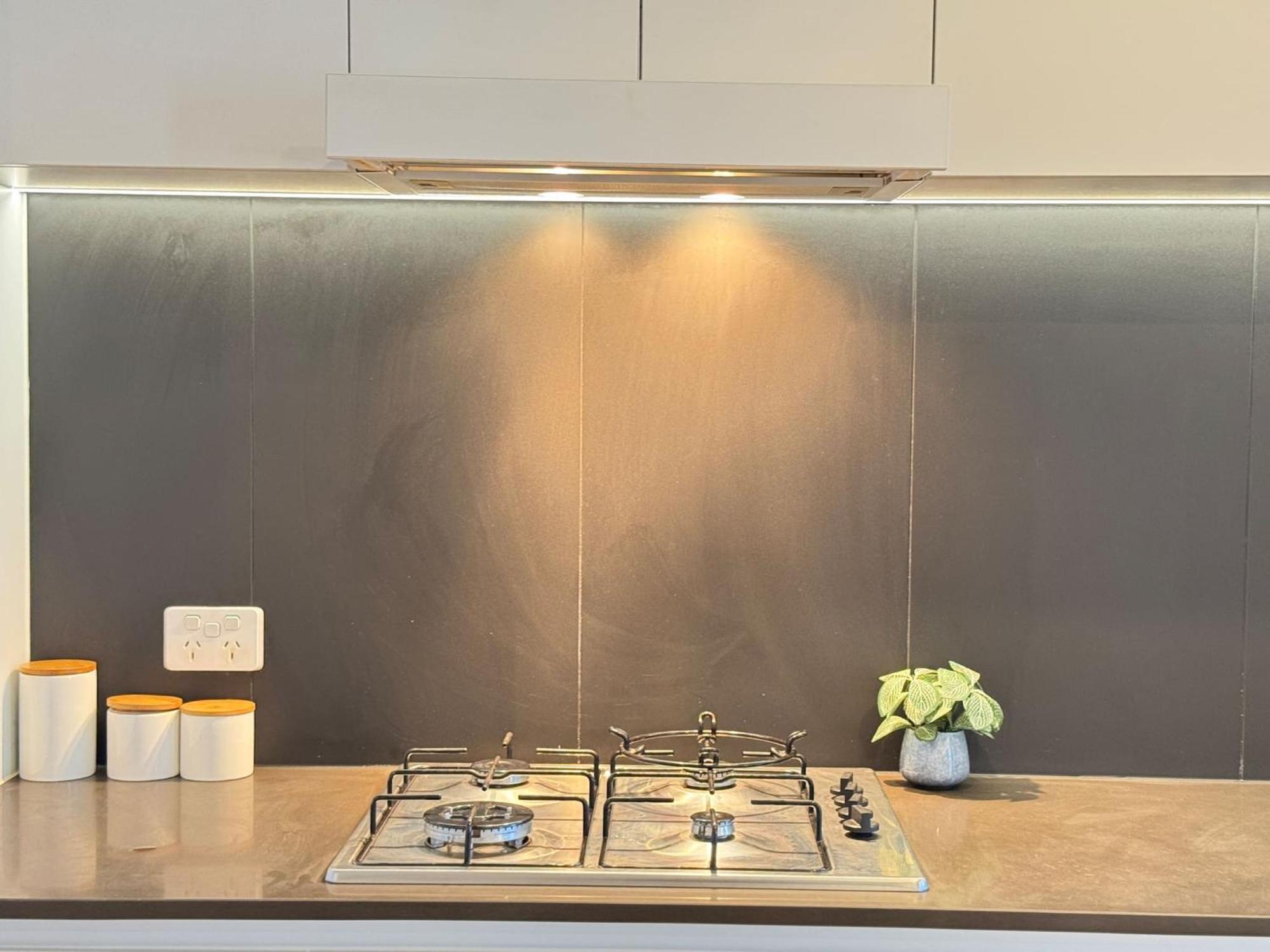 1br One Modern High-rise With Pool & Gym Access Brisbane