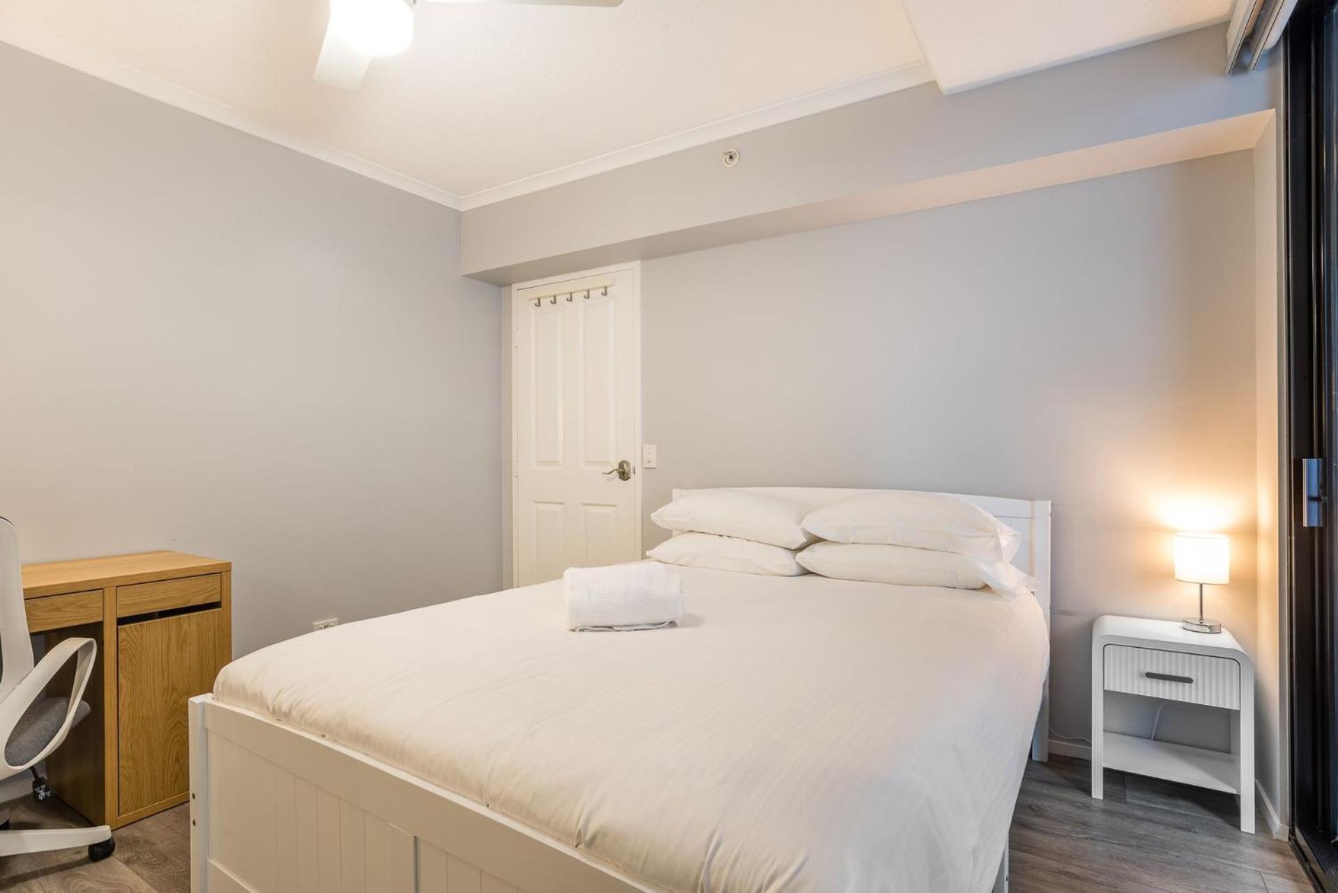 Skyline Escape - Pool, Gym & Sauna Apartment