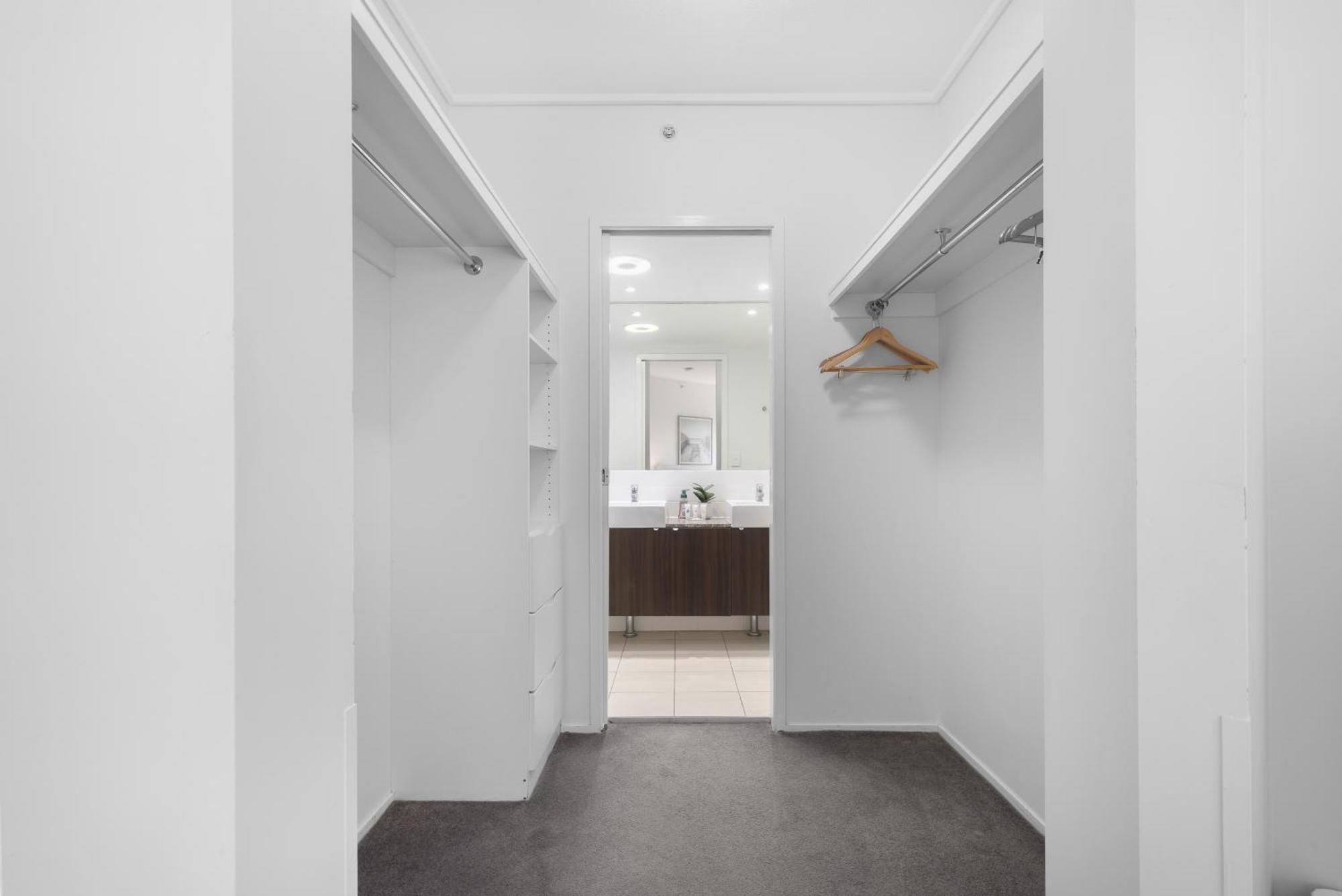 Oaks Panoramic 2br With Pool, Parking, Gym Apartment