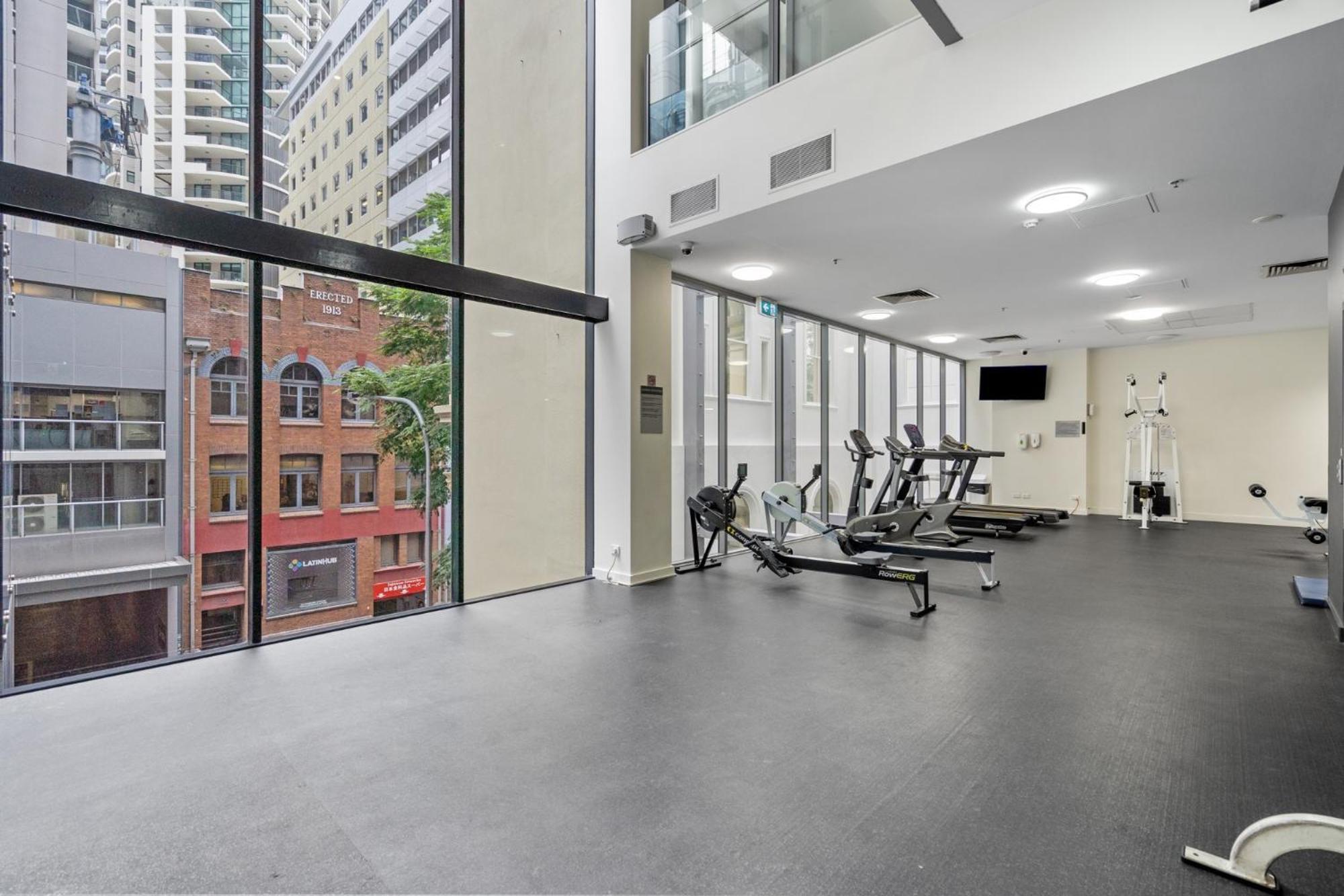 Bright 1-bed Retreat In Charlotte Towers