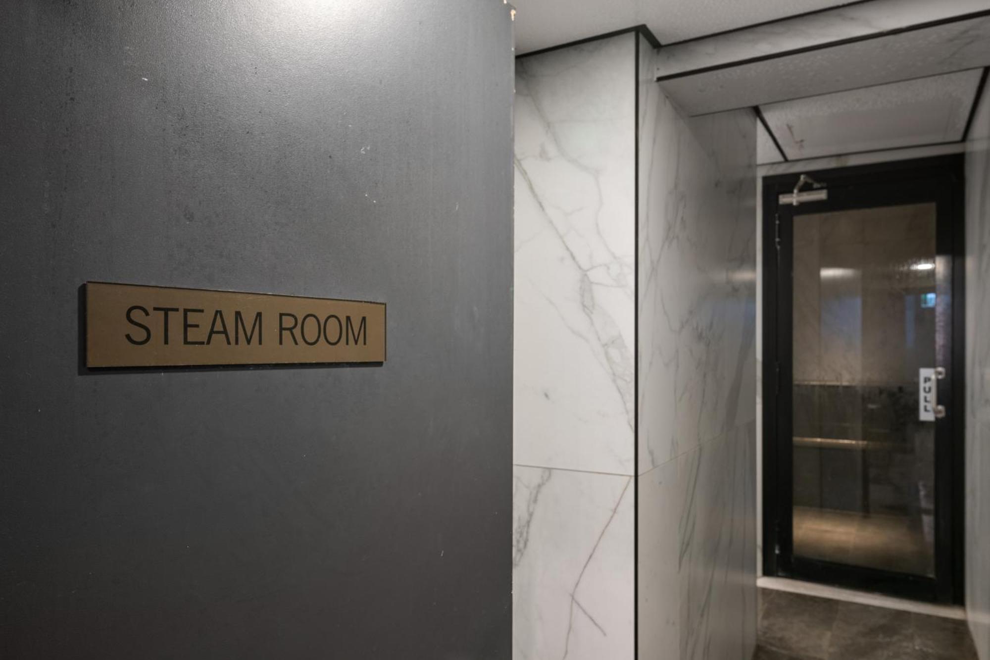 Skylight With Free Parking * Brisbane