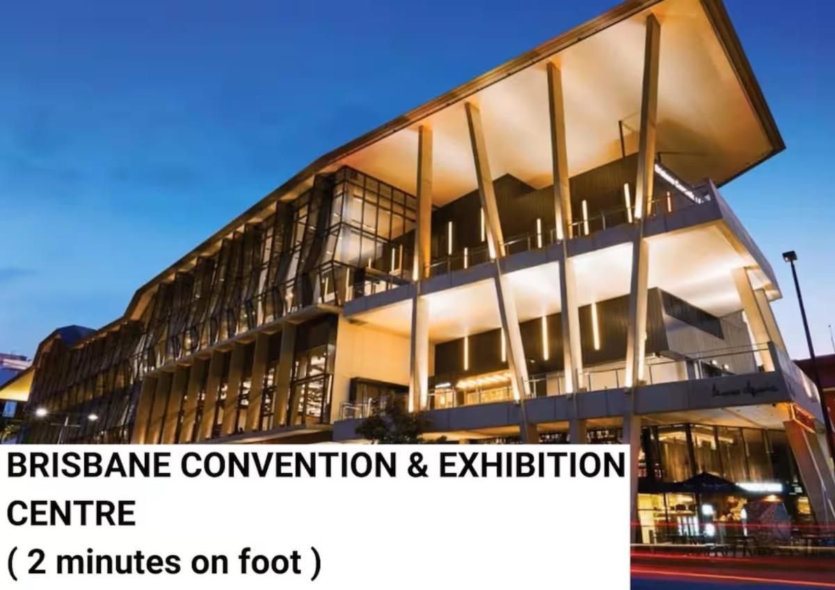 Level 10 Views 2br With Private Balcony & Parking Apartment Brisbane