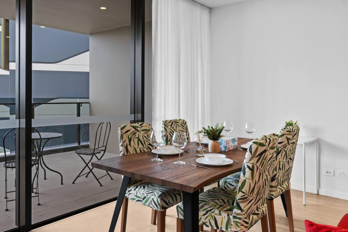 Heart Of Riverview Balcony Pool And Bbq