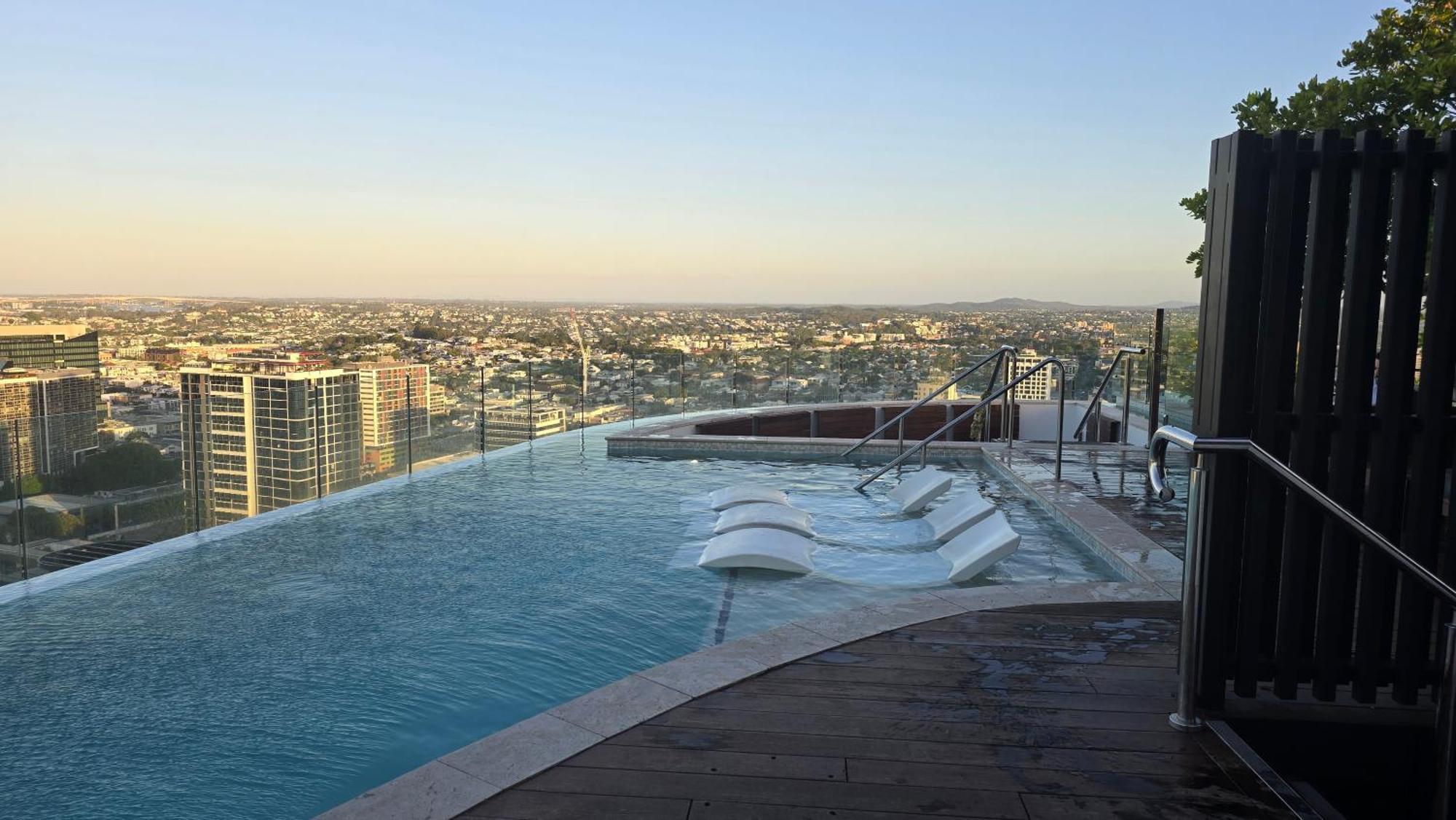 Fv 1br With Rooftop Pool