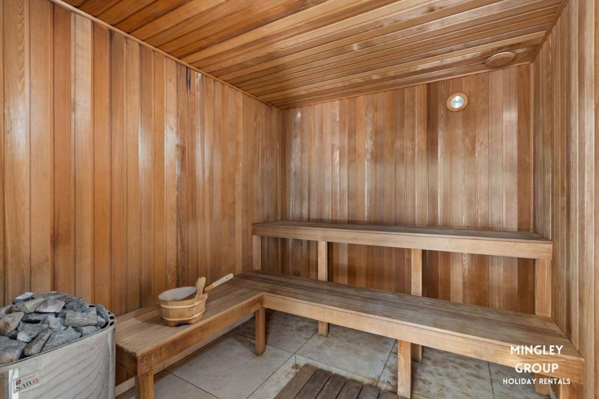 Modern 2b With In Centre *