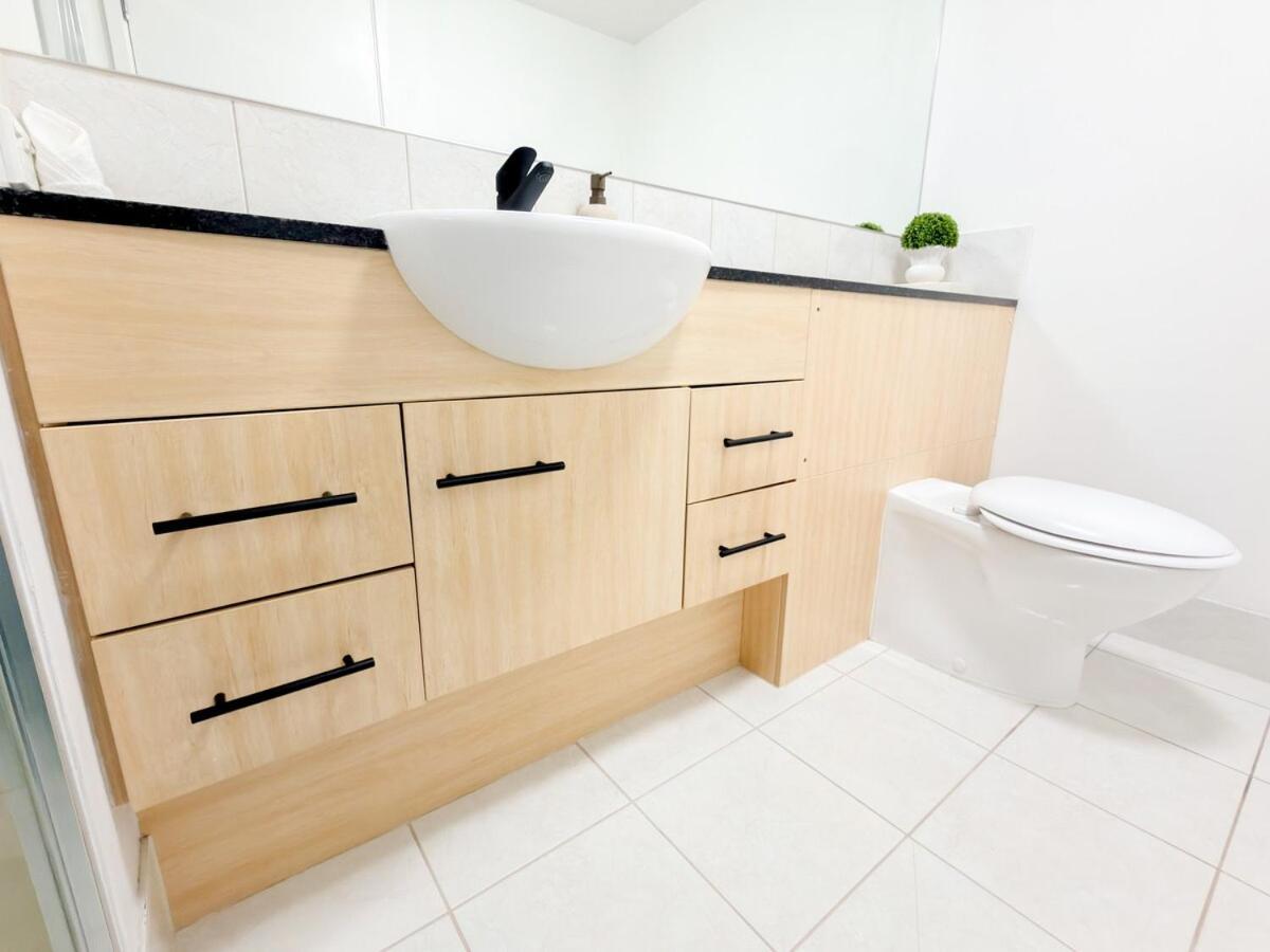 South Bank Penthouse - Streets Access - Free Parking