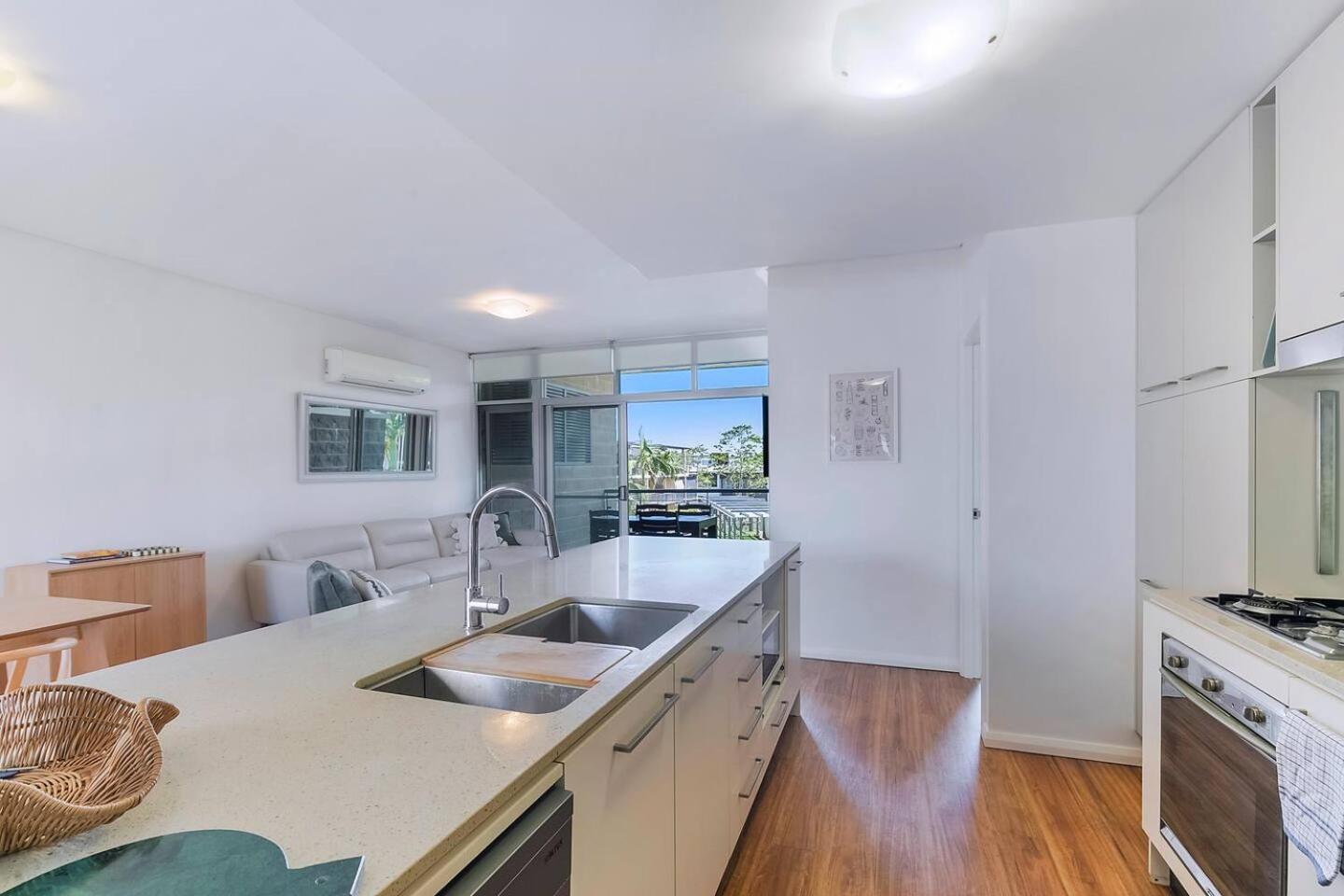 Apartment Bulimba Solace - Poolside Living By River