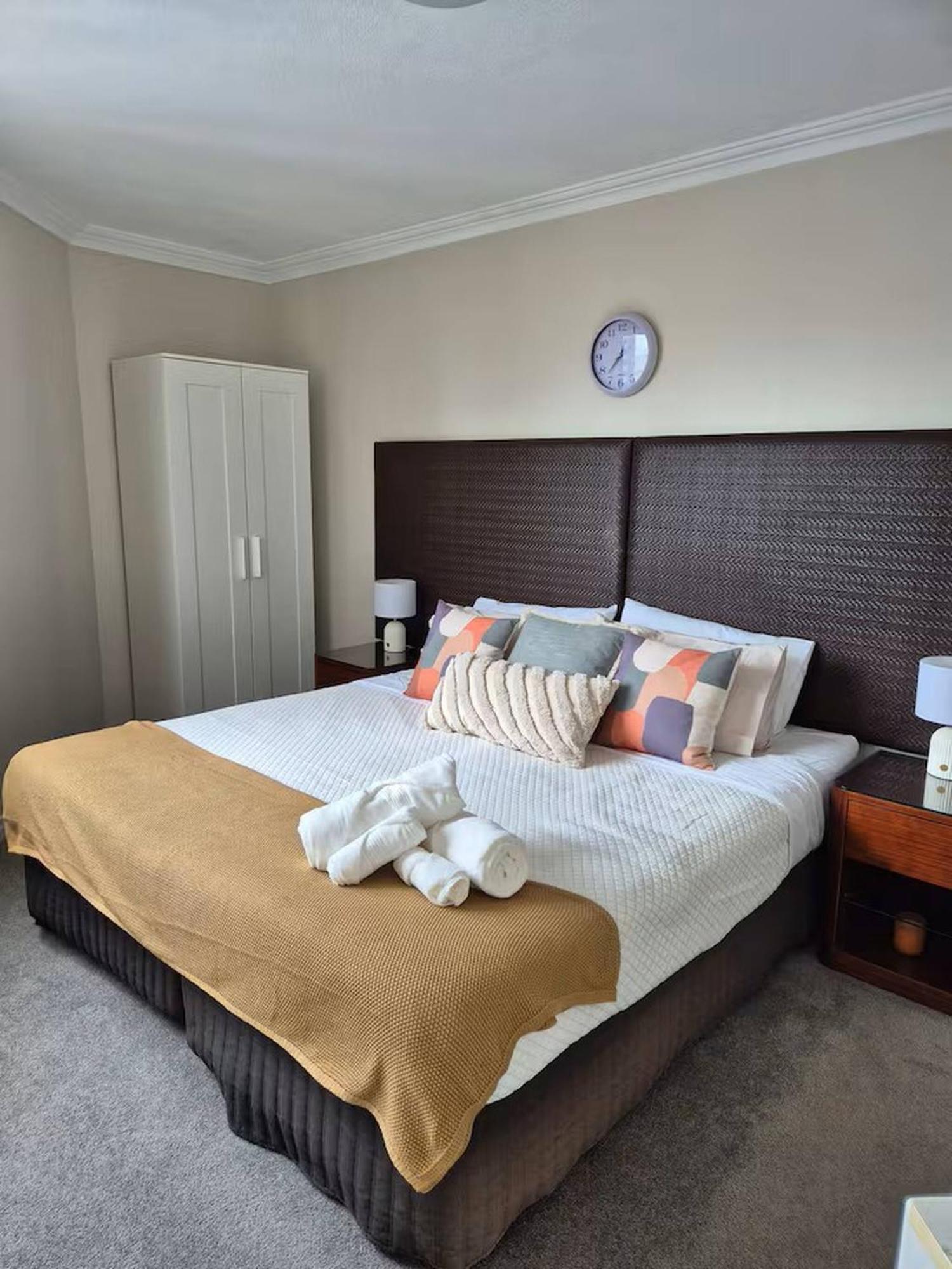 Cbd Dual Key - Pool, Gym & Parking *