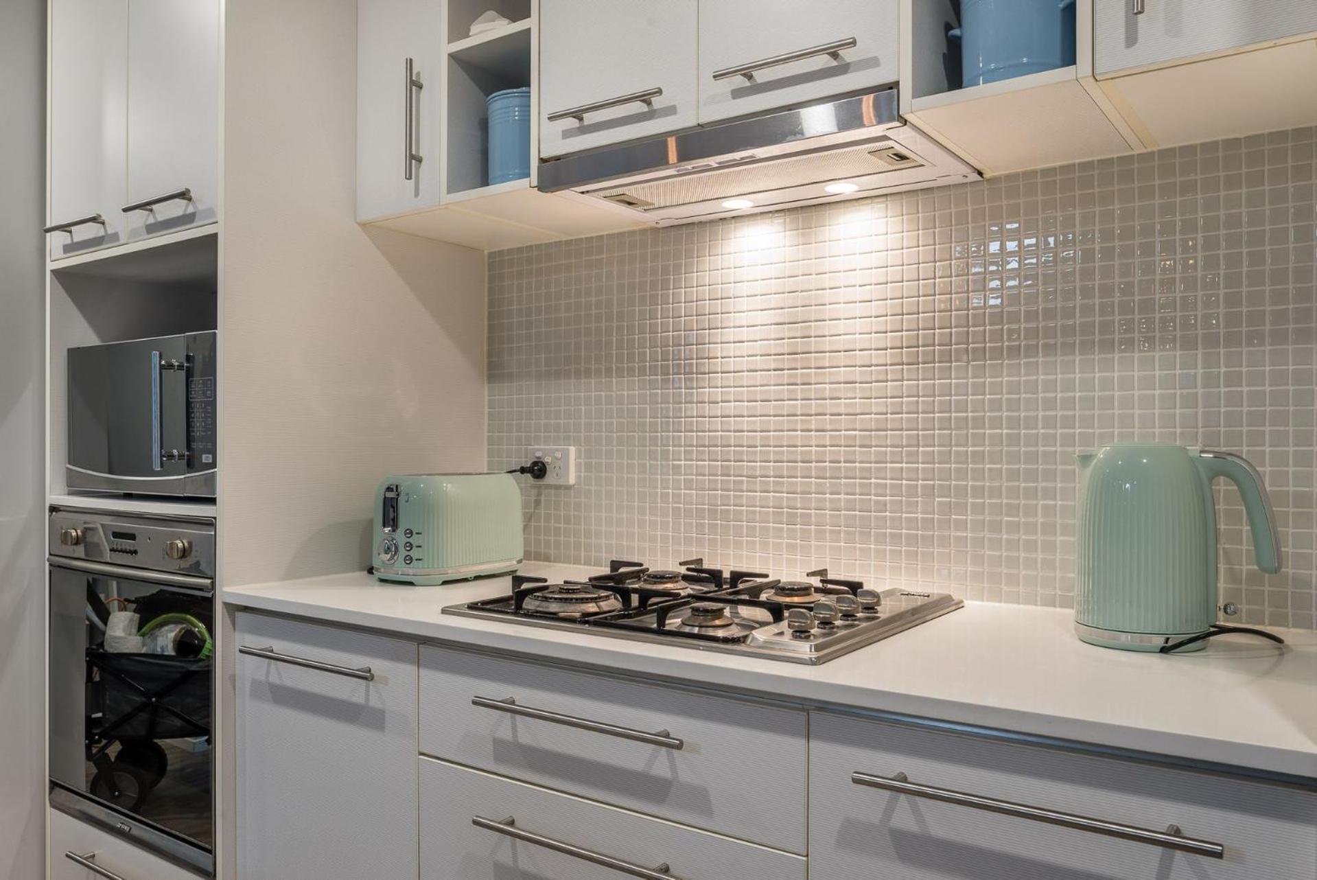 Apartment Skyline Escape - Pool, Gym & Sauna