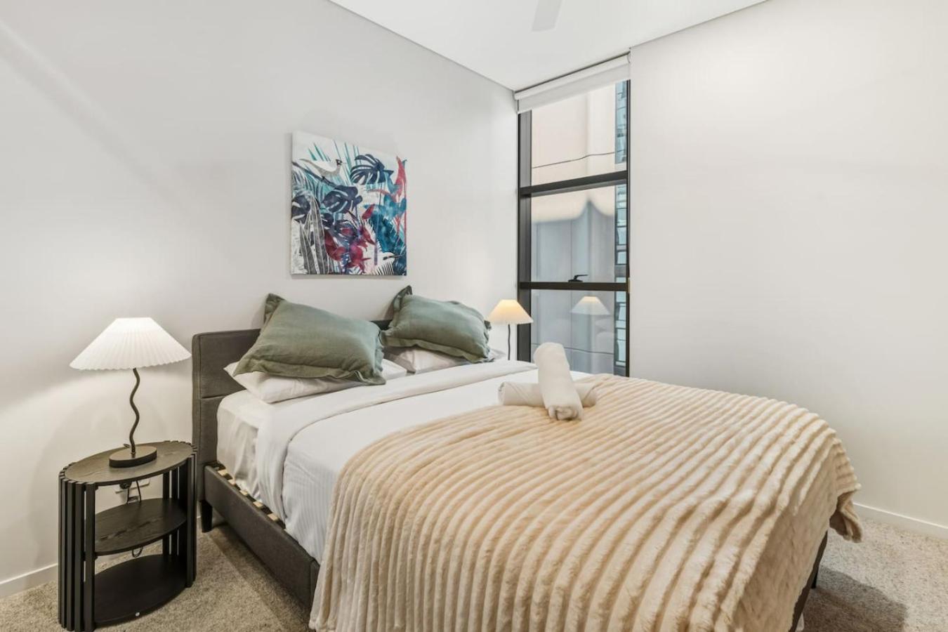 Modern 2br Retreat Heart Of Vibrant West End