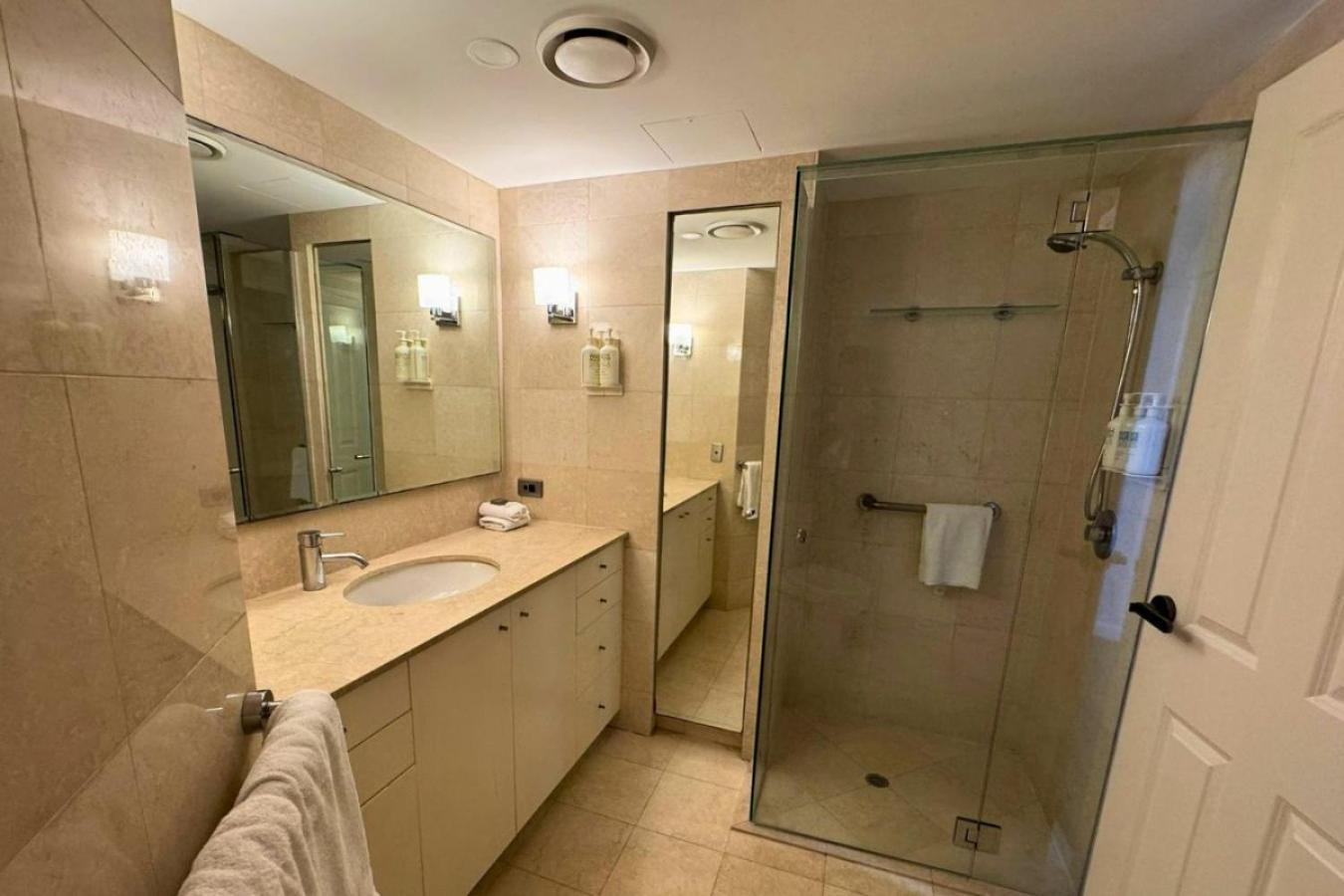 Contemporary 3br Getaway In Cbd Apartment