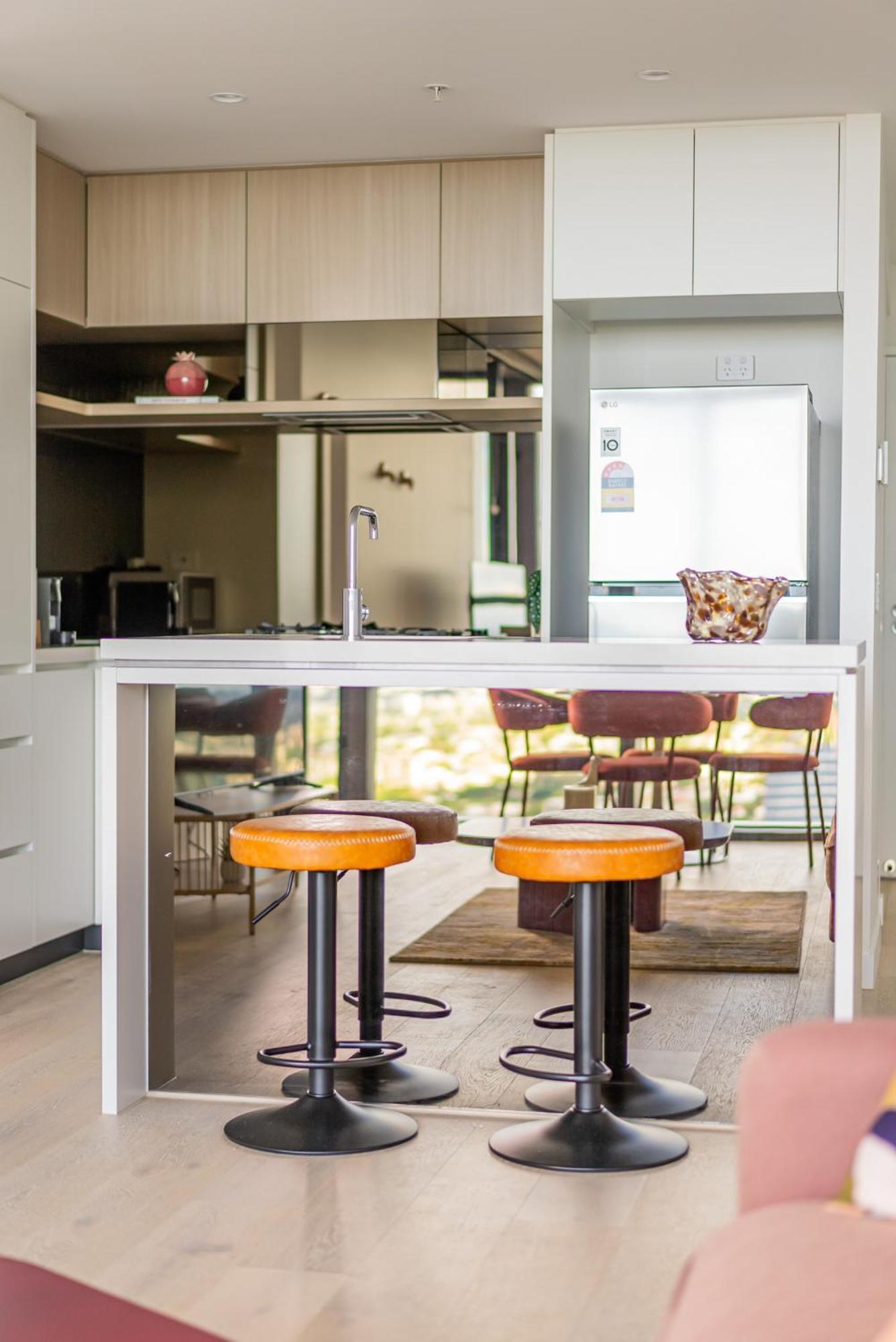 1bedroom Sip In Style In Queens Wharf - Level 33 With And River View Apartment