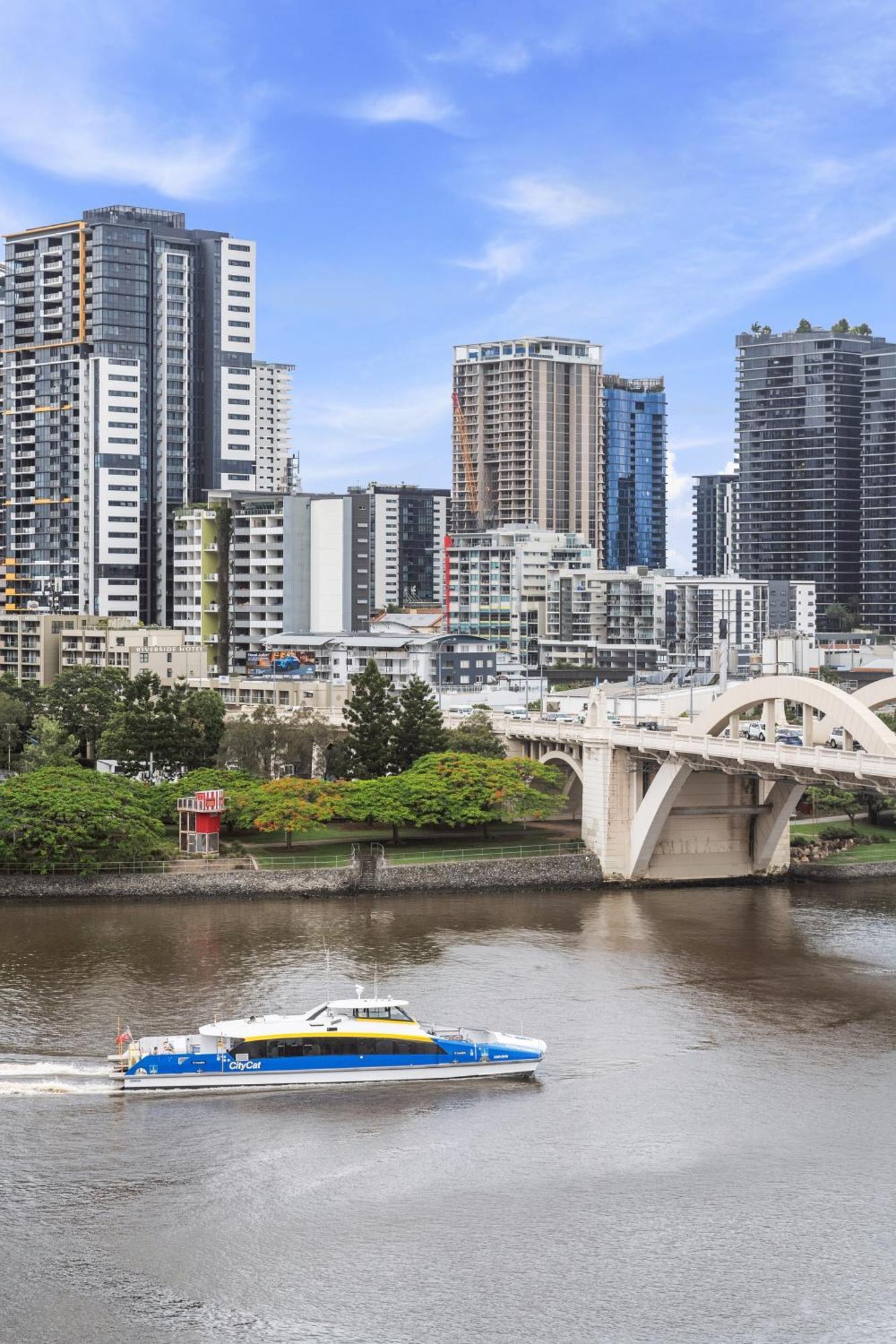 Bright Inner-city Near River View * Brisbane