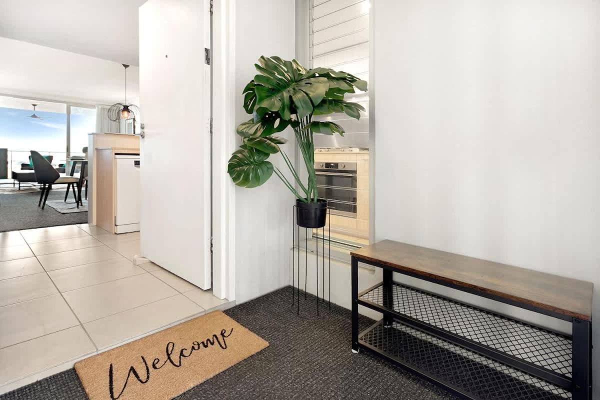 Apartment Spring Hill 2br, 2ba Retreat Sleeps 6 - Walk To Cbd With Pool, Free Parking, Balcony, Views, Fast Wi-fi & Gym *