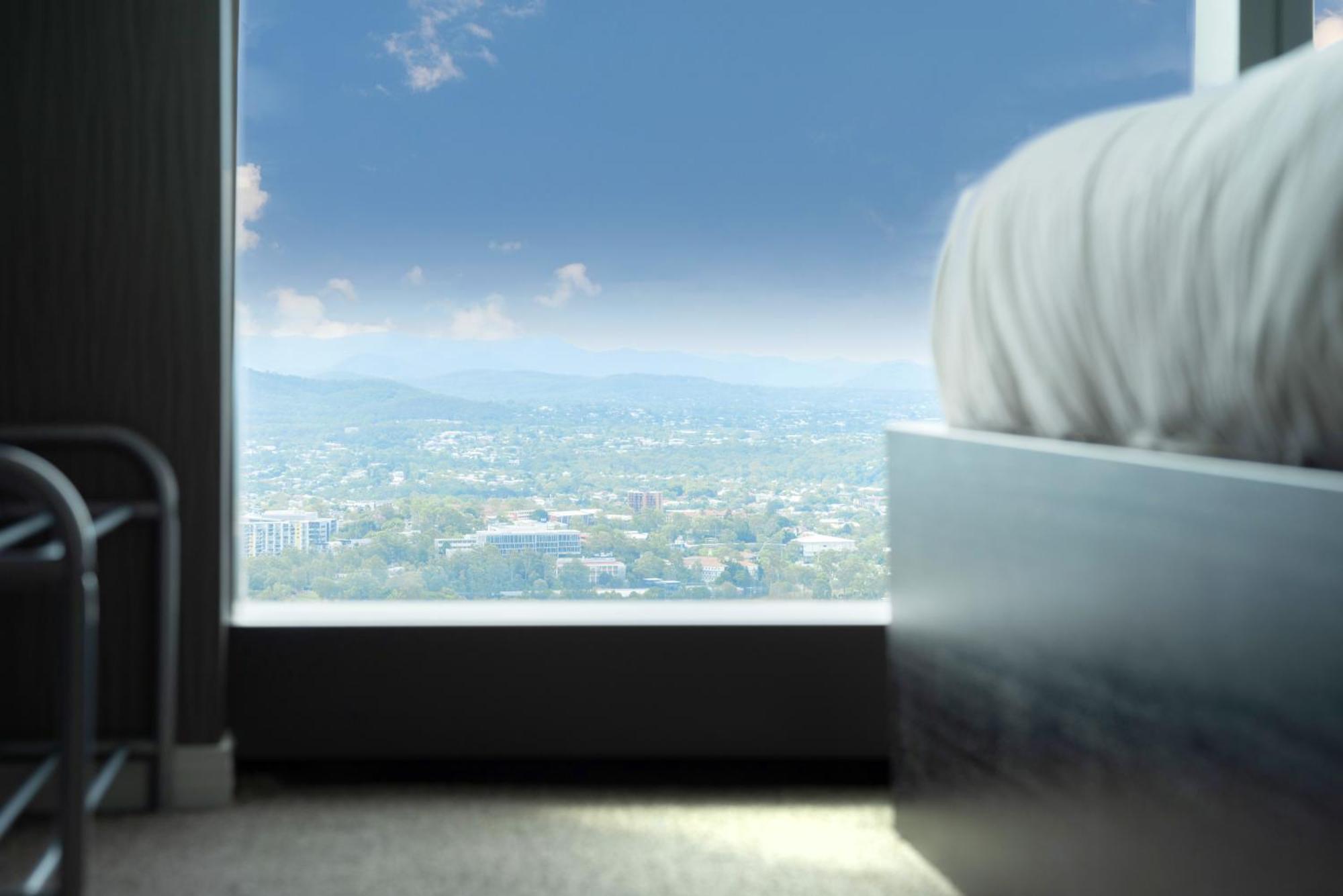 Dreamy Skyline Views-pool Sauna Gym-meriton Soleil Brisbane