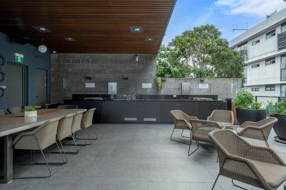 Apartment Level 10 Views 2br With Private Balcony & Parking Brisbane