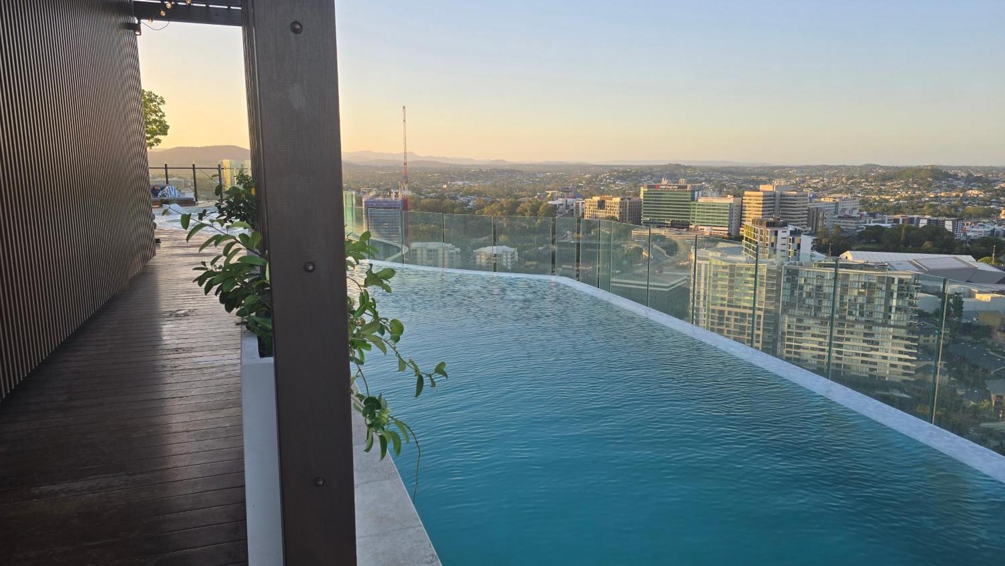 Fv 1br With Rooftop Pool Apartment