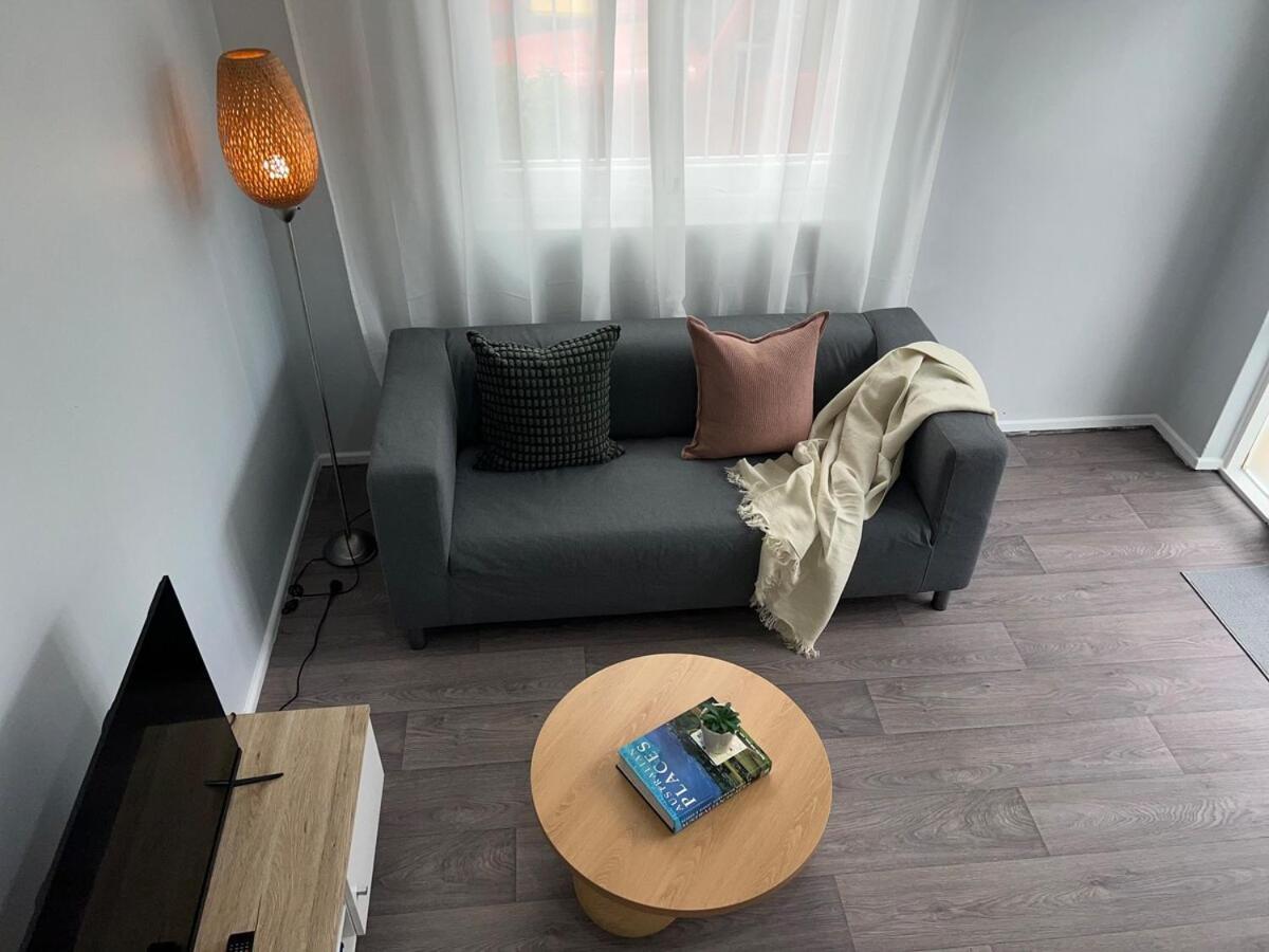 U2 Cute Fresh Unit Quiet Centre Newac Smarttv Apartment