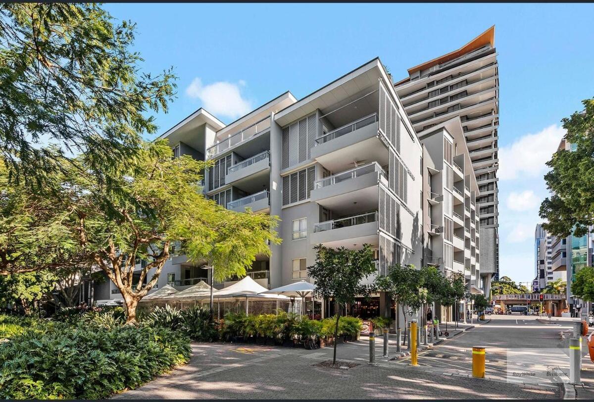 South Bank Penthouse - Streets Access - Free Parking