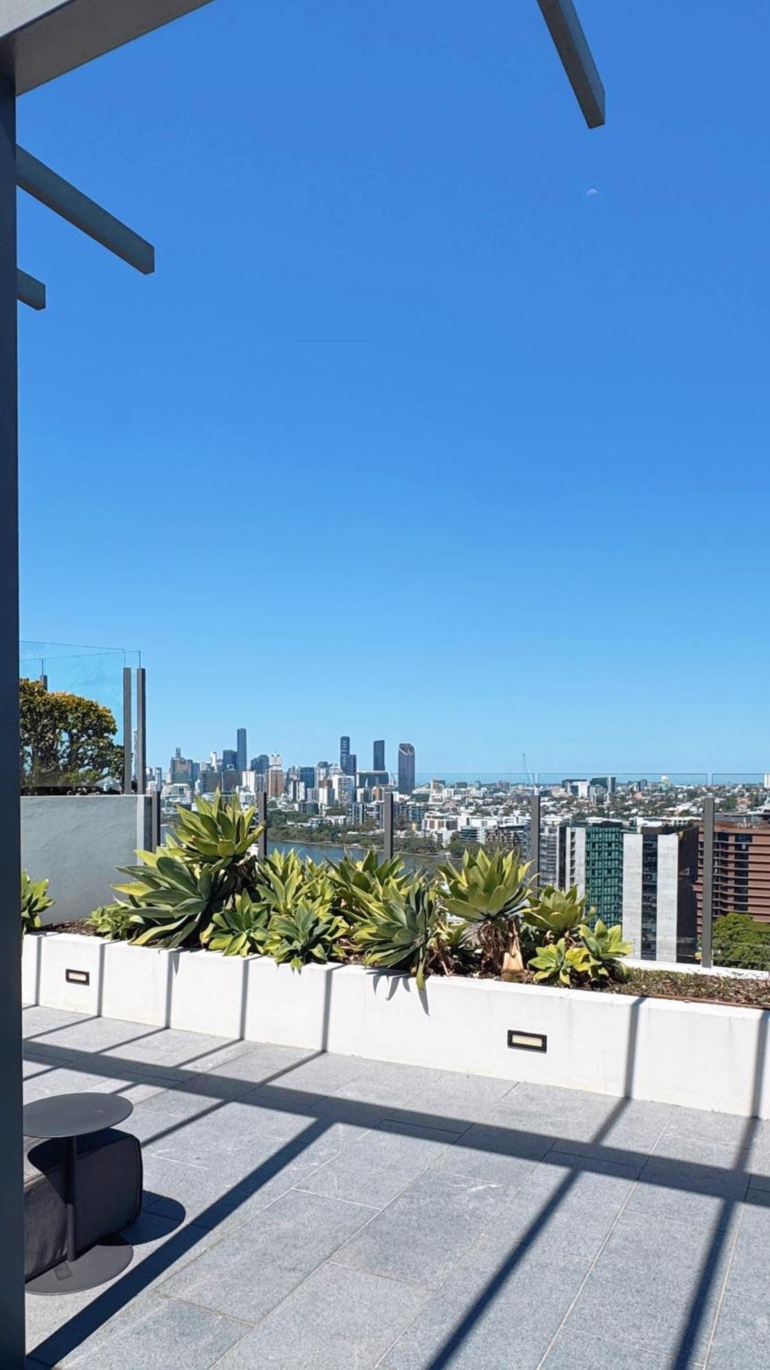 Amazing Views 2bd 2ba Homey Toowong Abode Pool M29