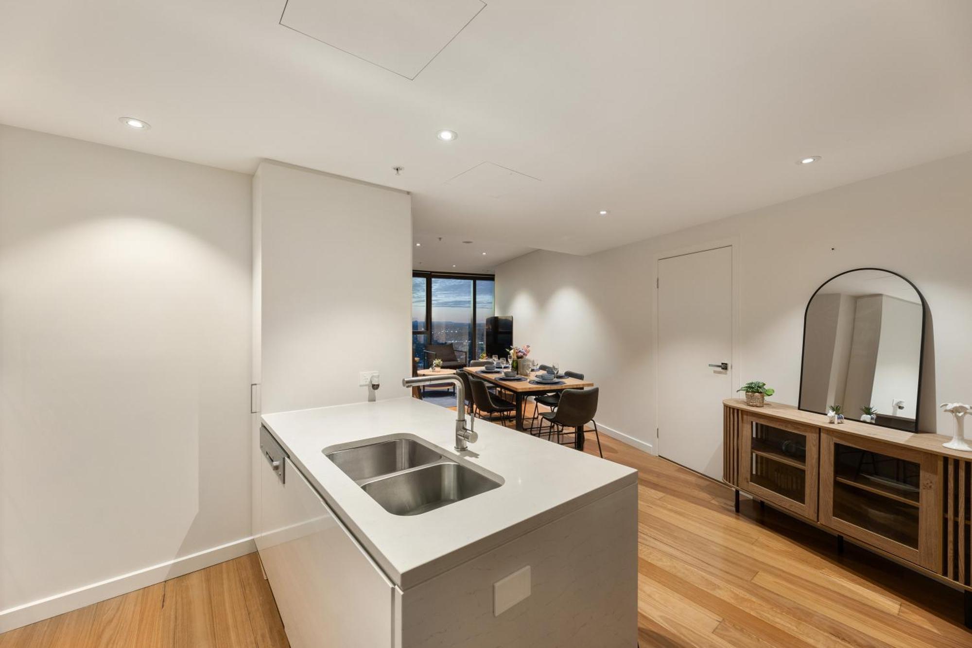 Apartment Skytower 72nd Floor 3br With Parking, Pool And Gym