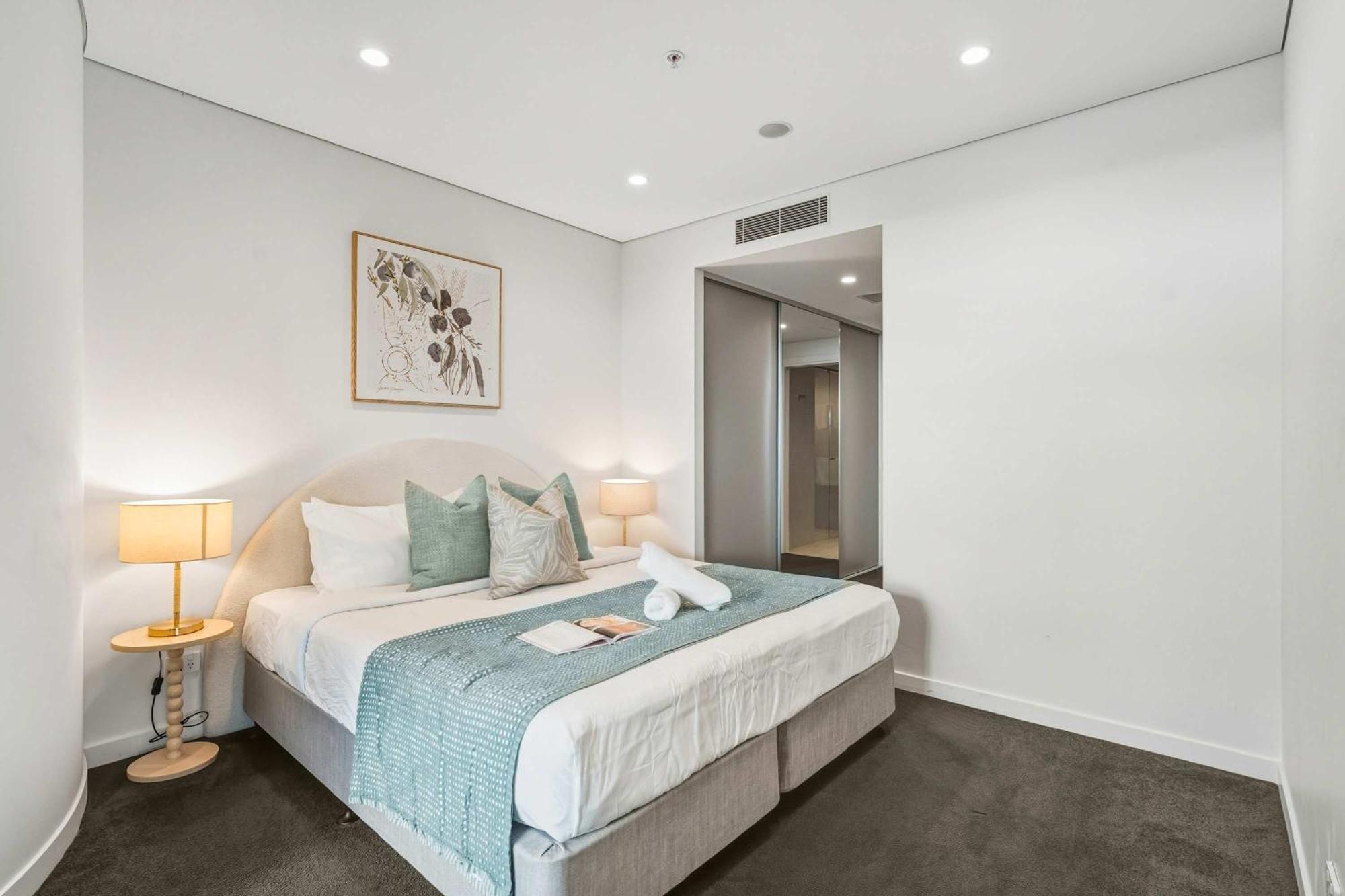 High Rise 2br In Cbd Apartment *